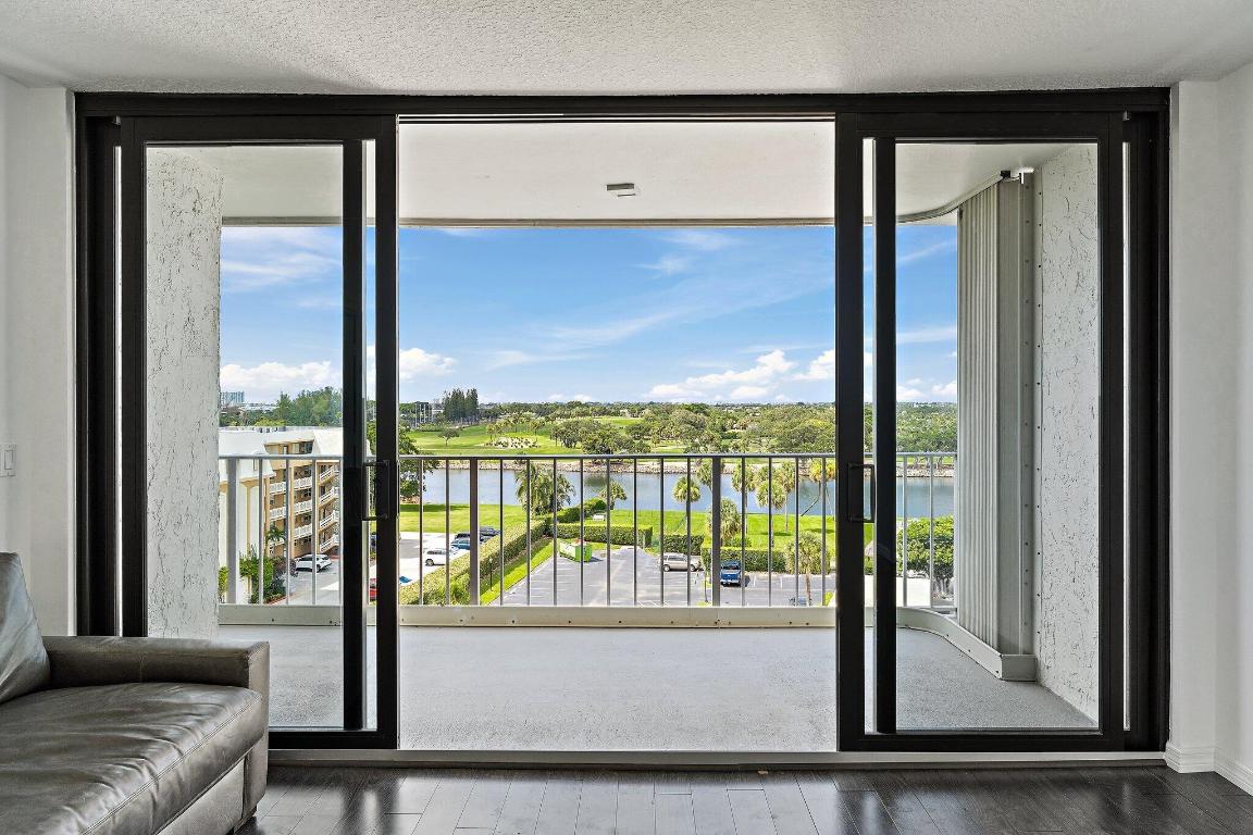 GEMINI CONDO - Residential