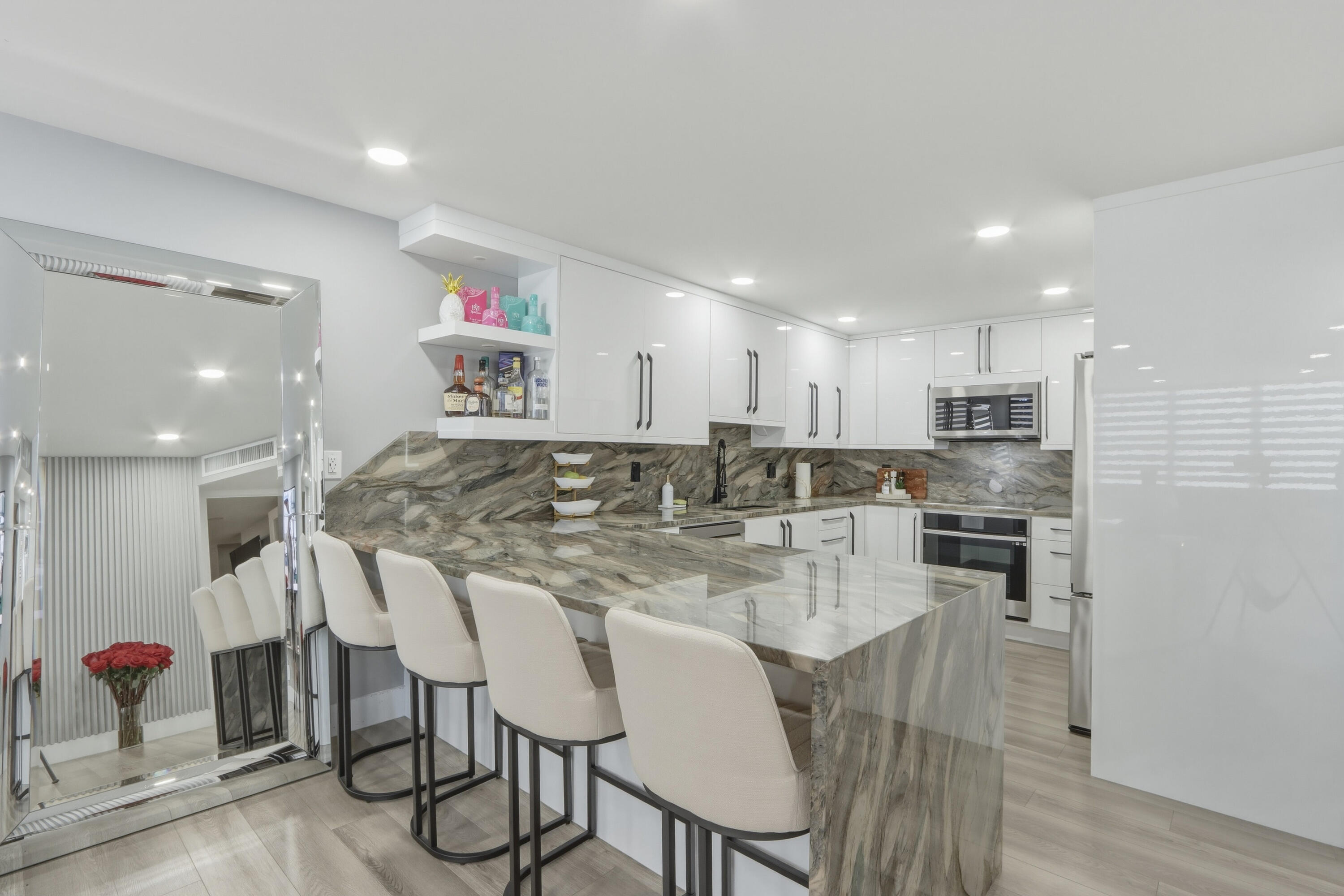 6039 Collins Avenue 609