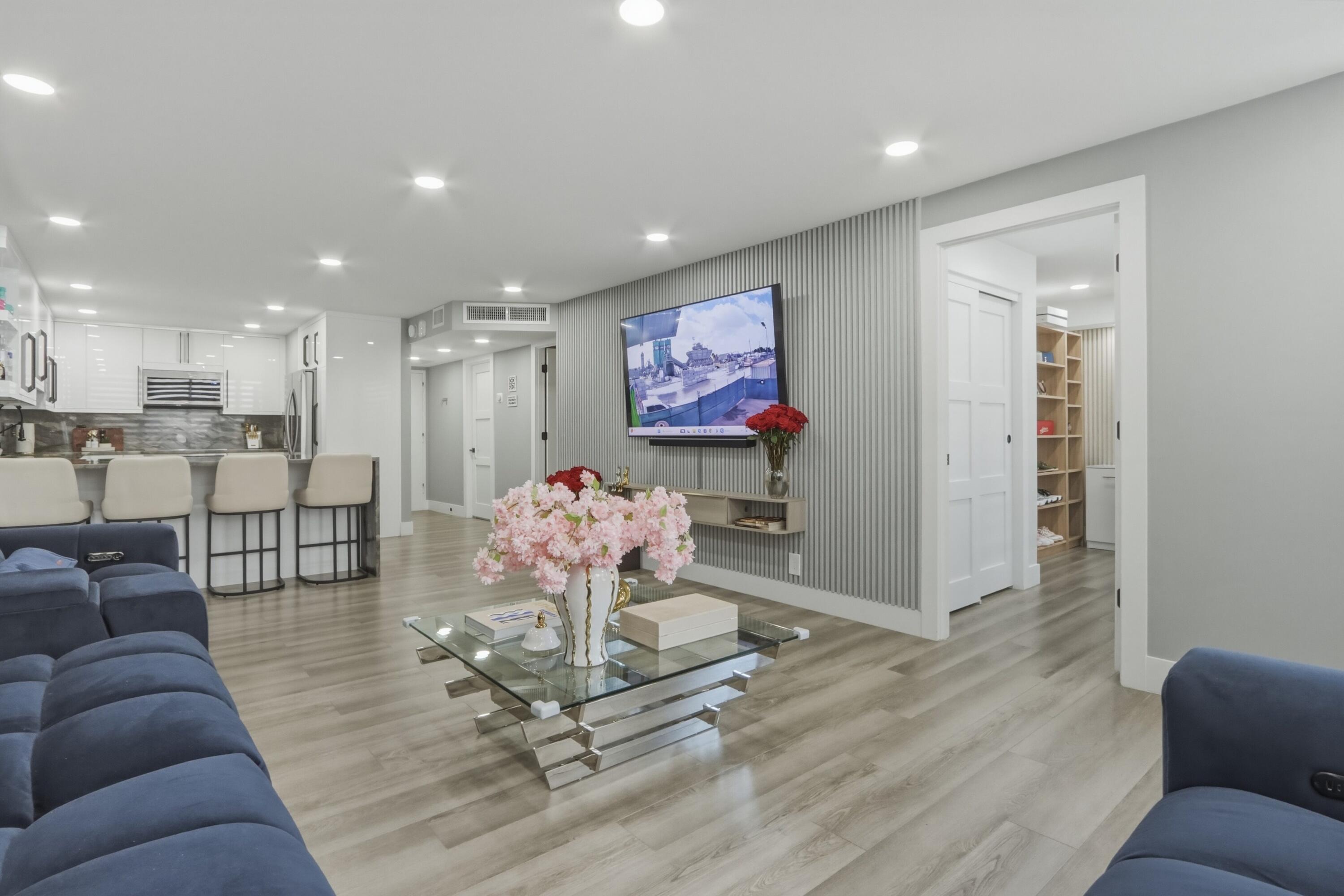 MAISON GRANDE CONDO - Residential