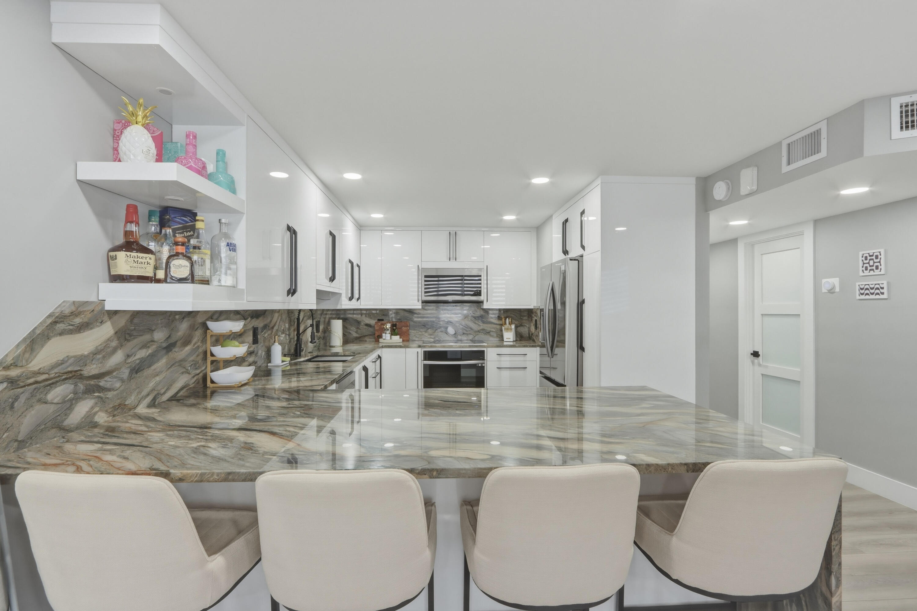 6039 Collins Avenue 609