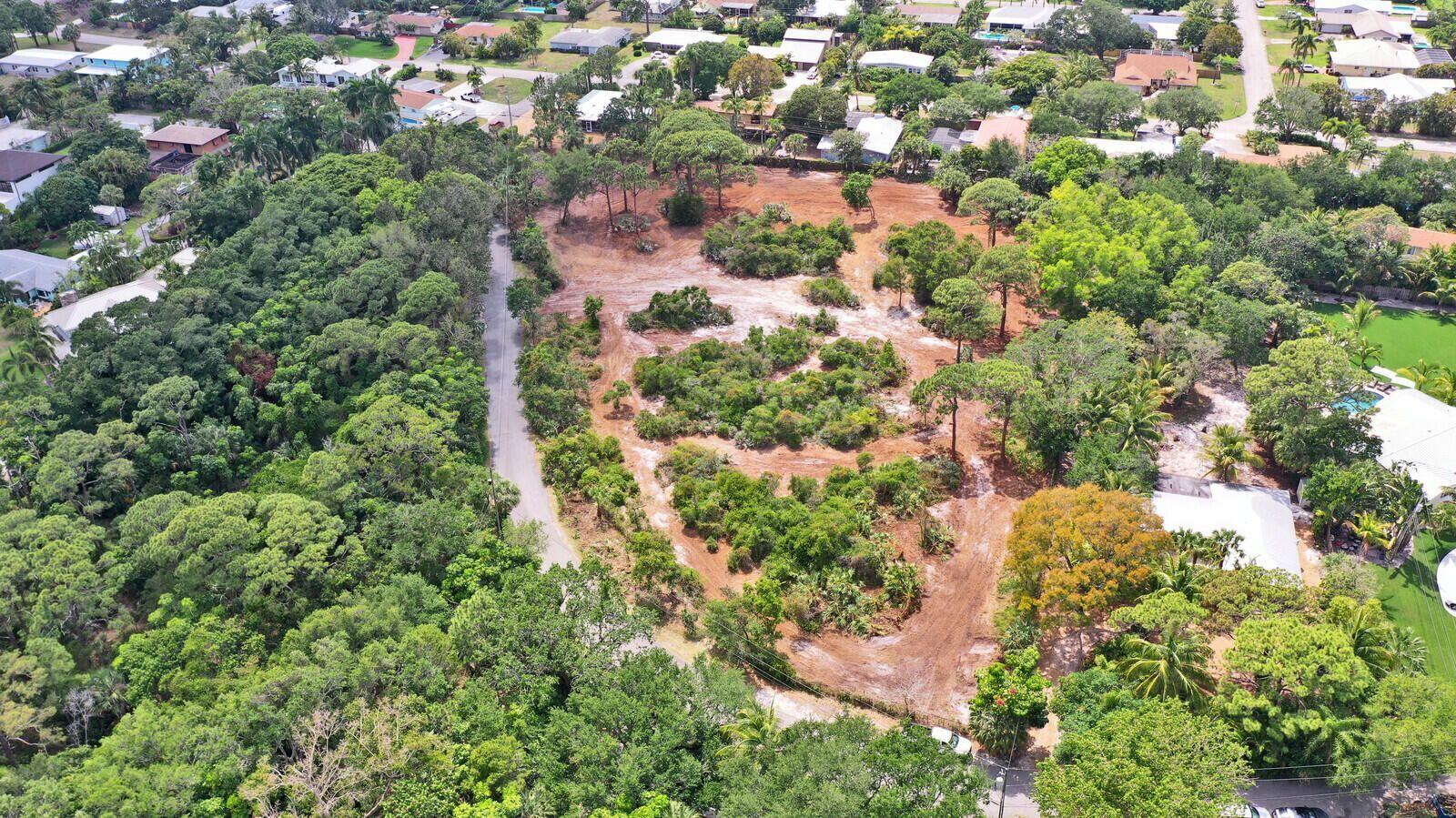 PINETREE DRIVE - Land