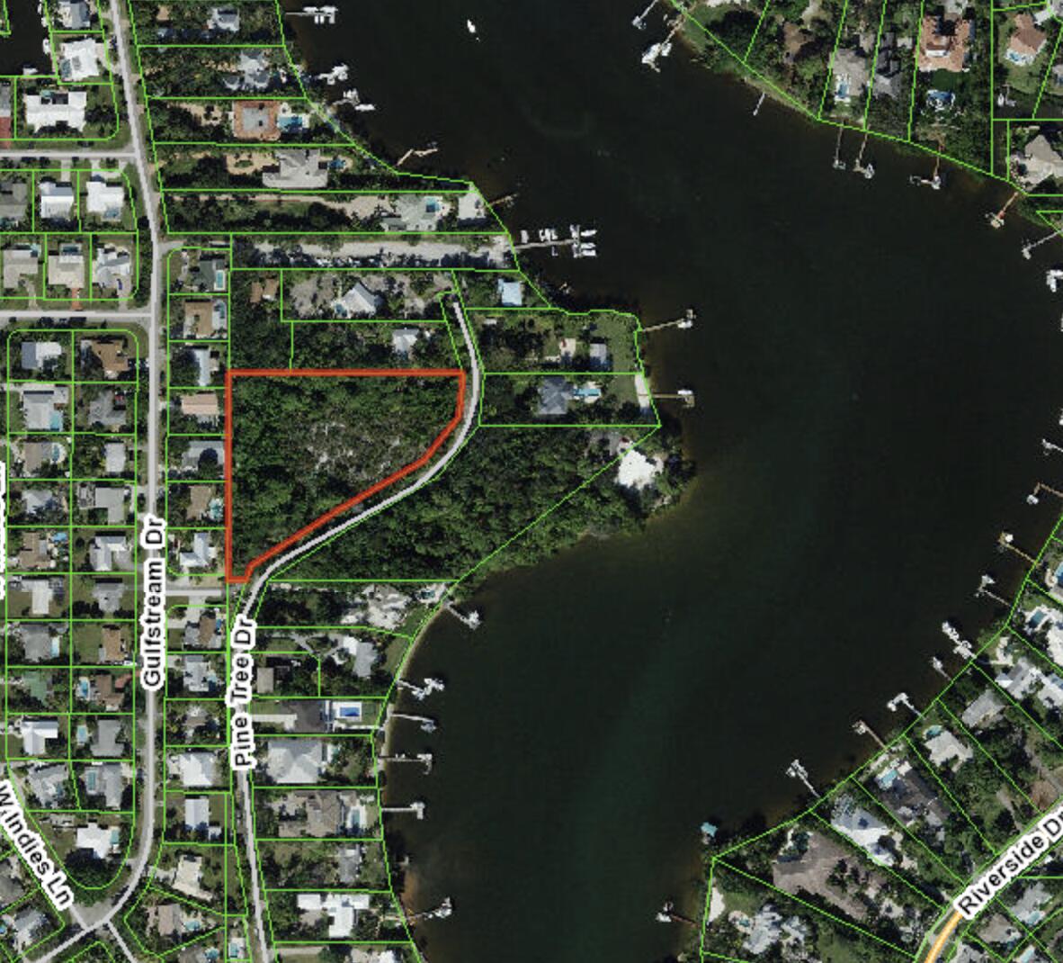 PINETREE DRIVE - Land