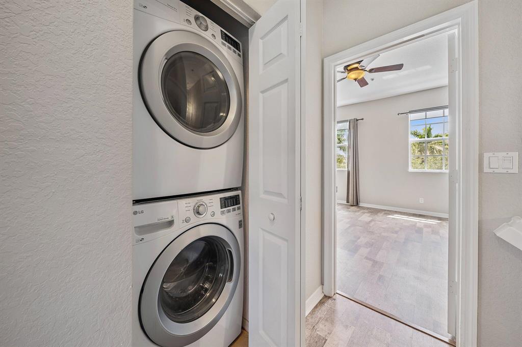 SANDPIPER COVE AT BOTANICA CONDO - Residential