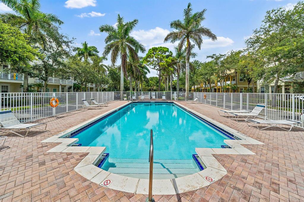 SANDPIPER COVE AT BOTANICA CONDO - Residential