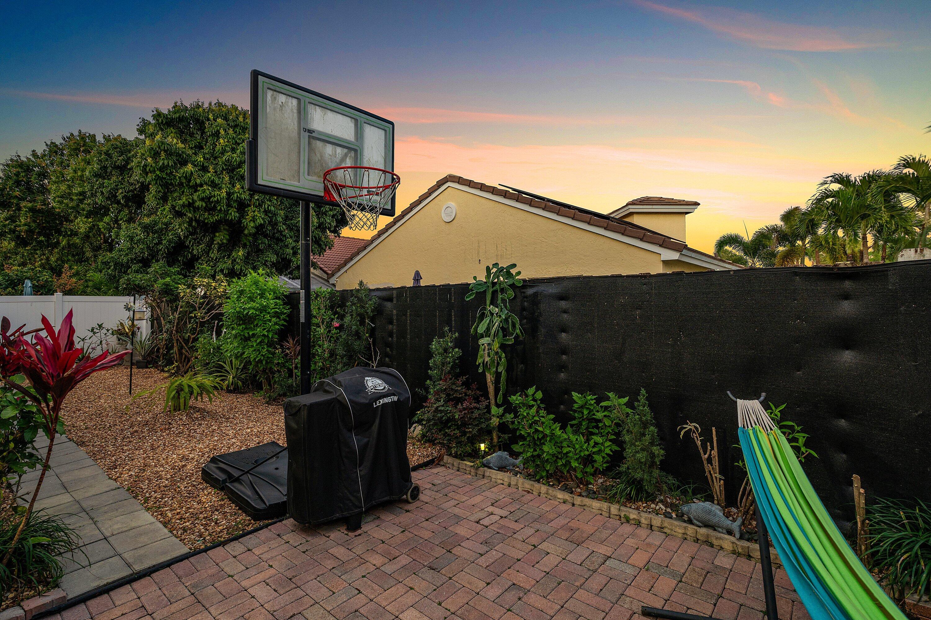 LAWRENCE GROVE 1 REPL - Residential