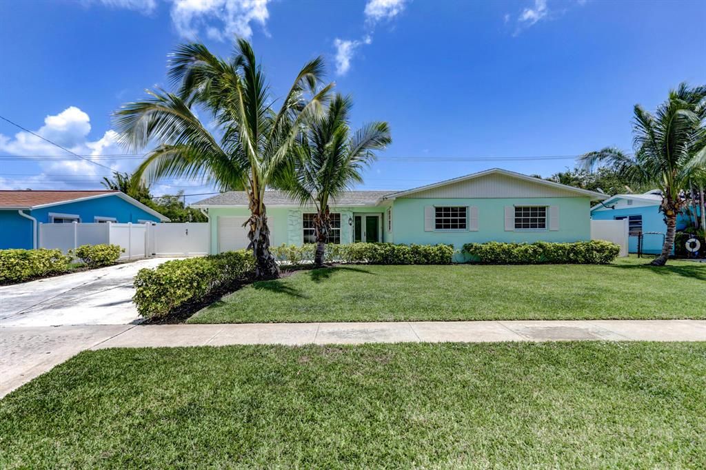 Photo of 45 Willow Road, Tequesta, FL 33469 (MLS # R10721933)