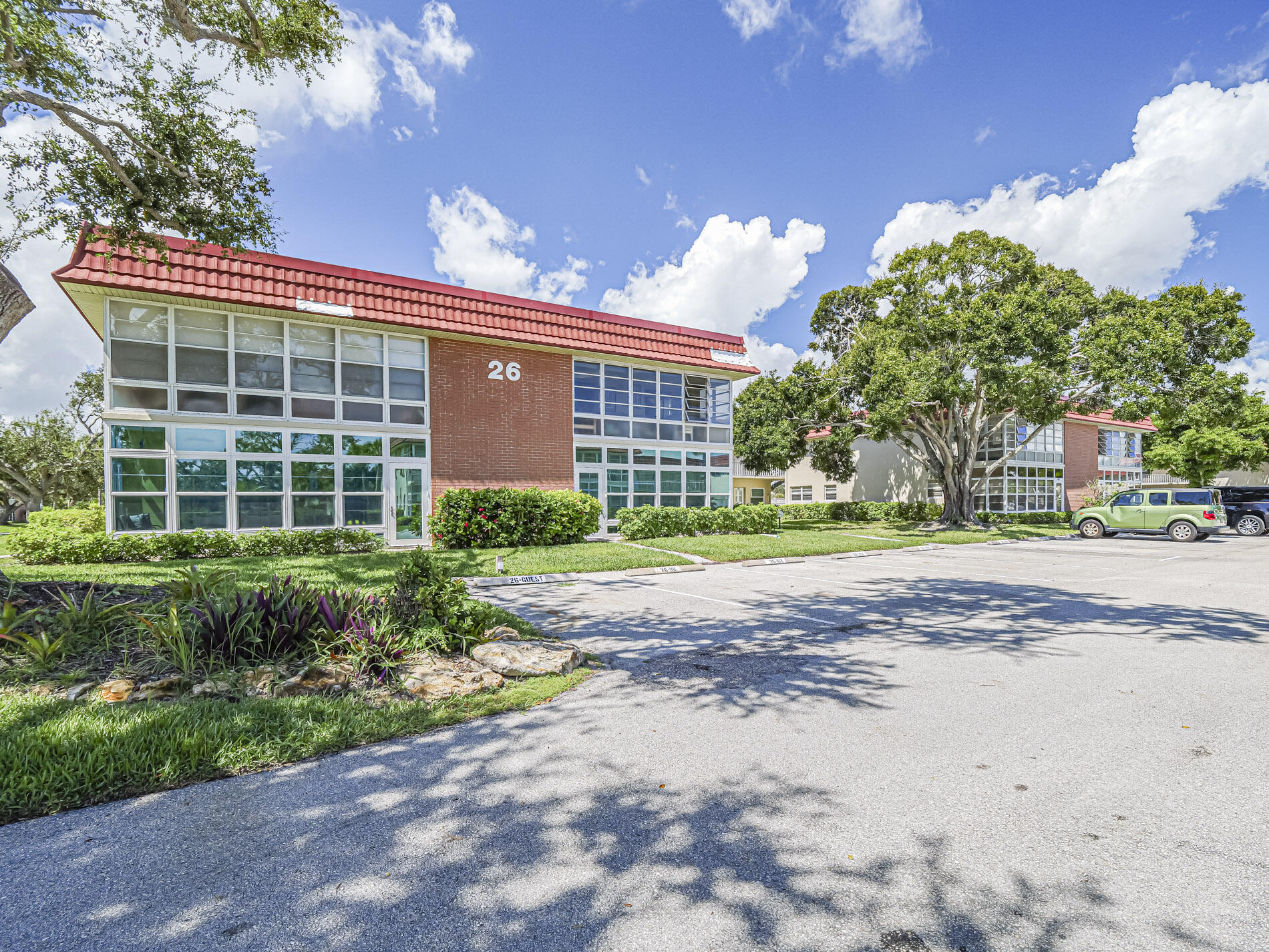 VISTA ROYALE PHASE IV BLDGS 83-111 - Residential