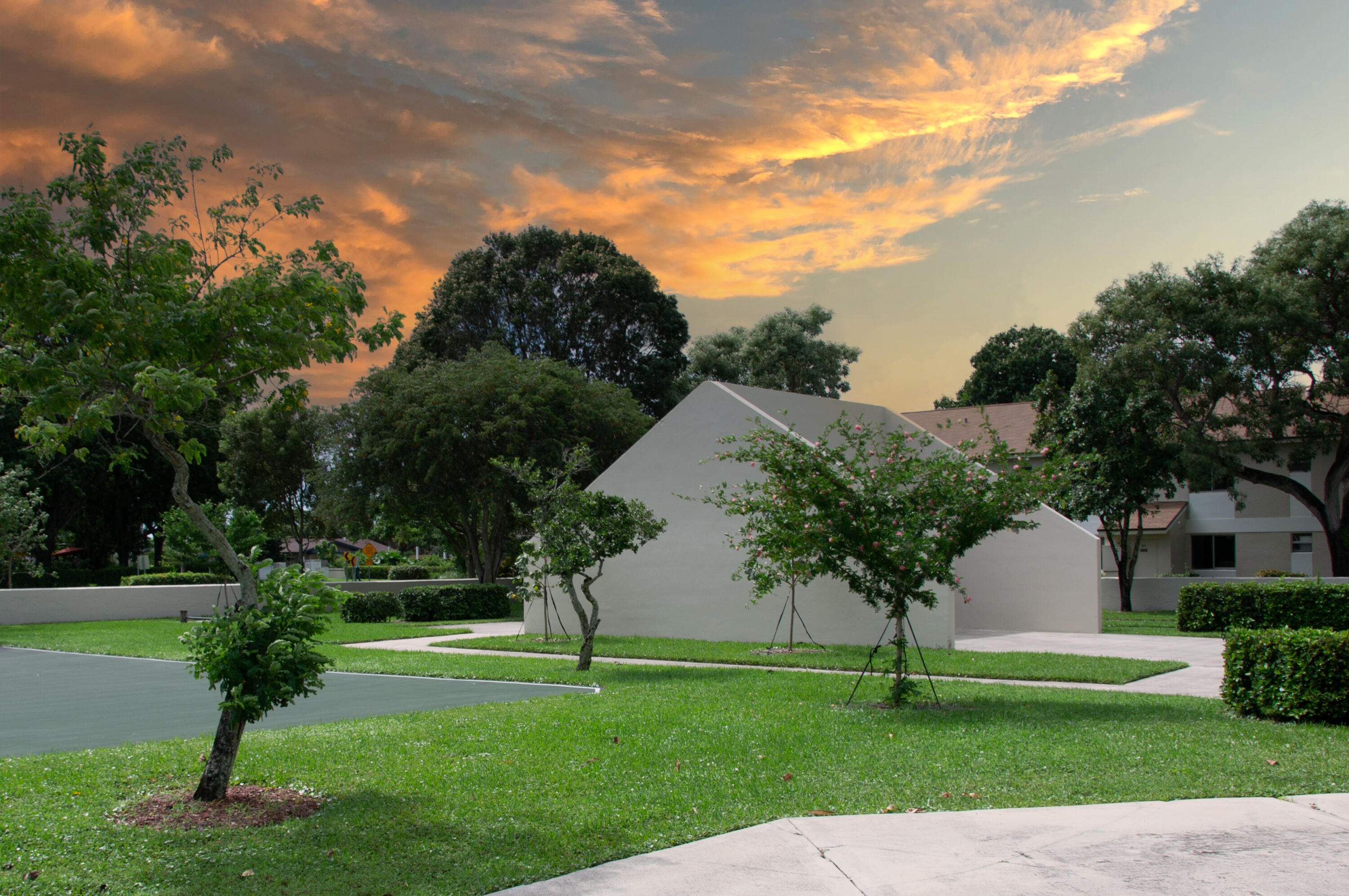 GARDENS NORTH EIGHT CONDO - Residential