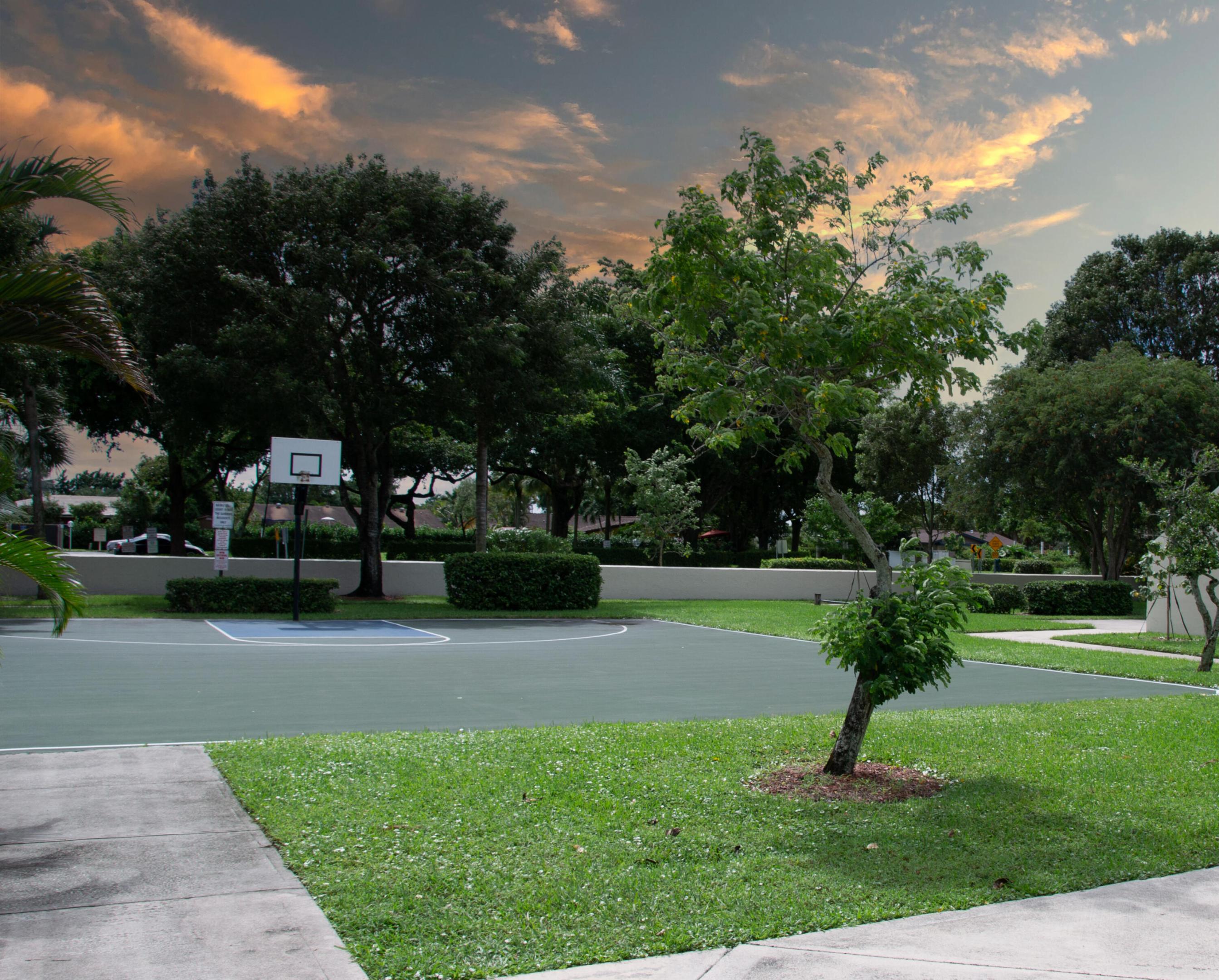 GARDENS NORTH EIGHT CONDO - Residential