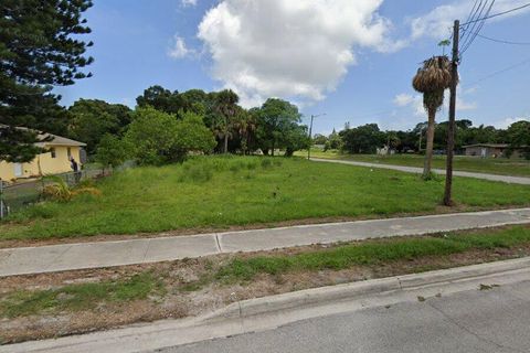 Photo of 414 N 21st Street, Fort Pierce, FL 34950 (MLS # R11108967)