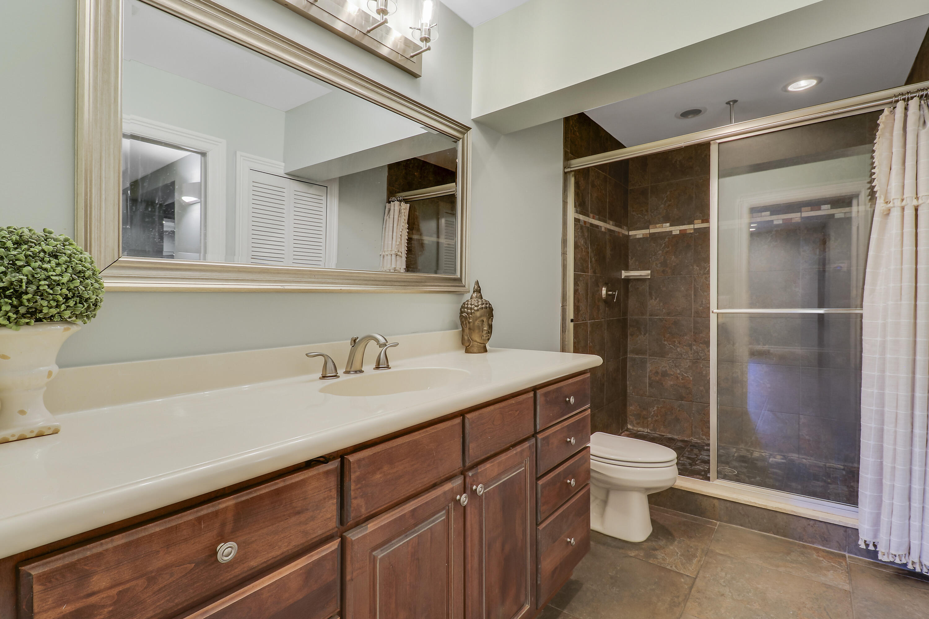 PINEAPPLE BLUFFS - Residential