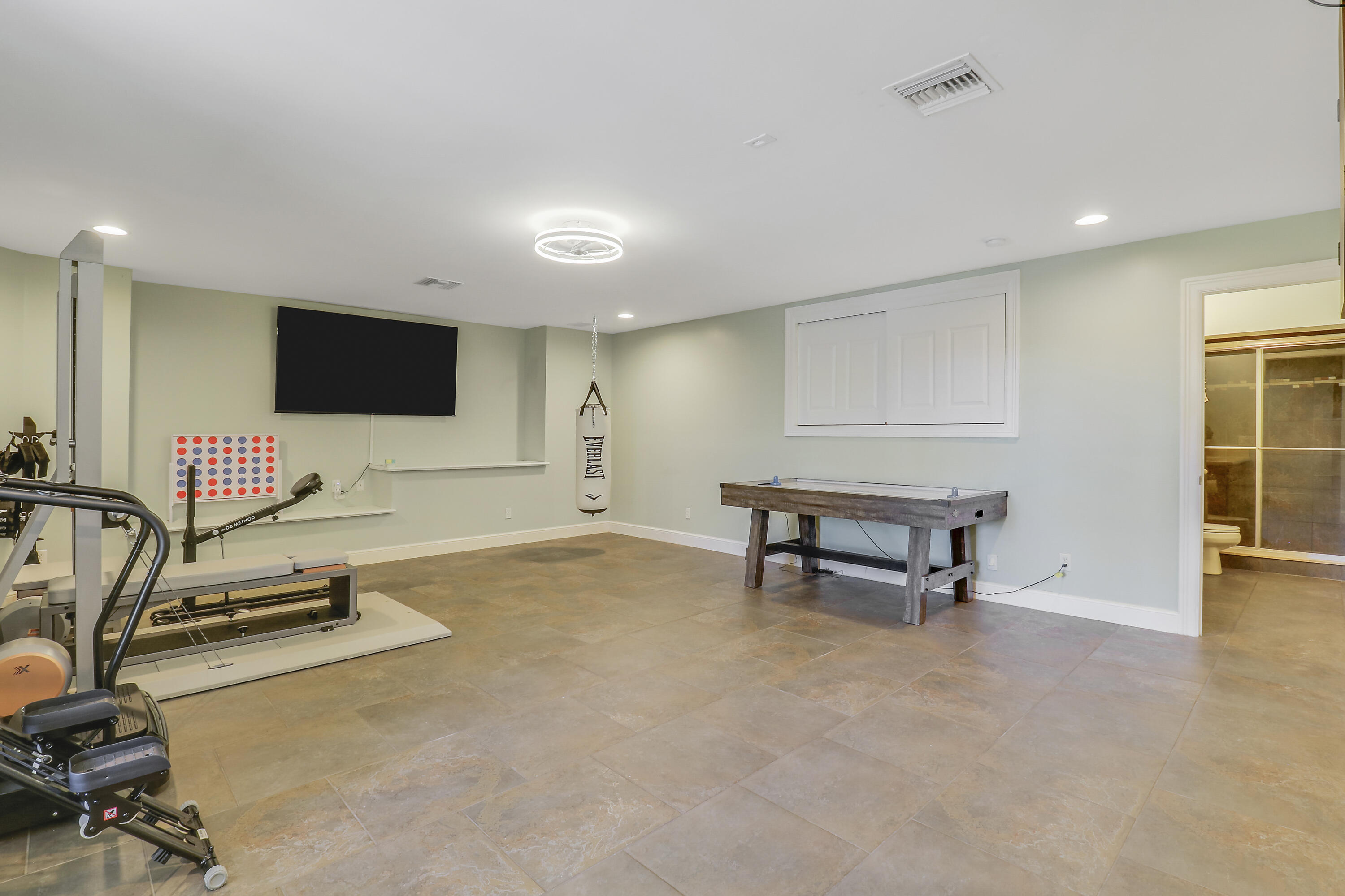 PINEAPPLE BLUFFS - Residential