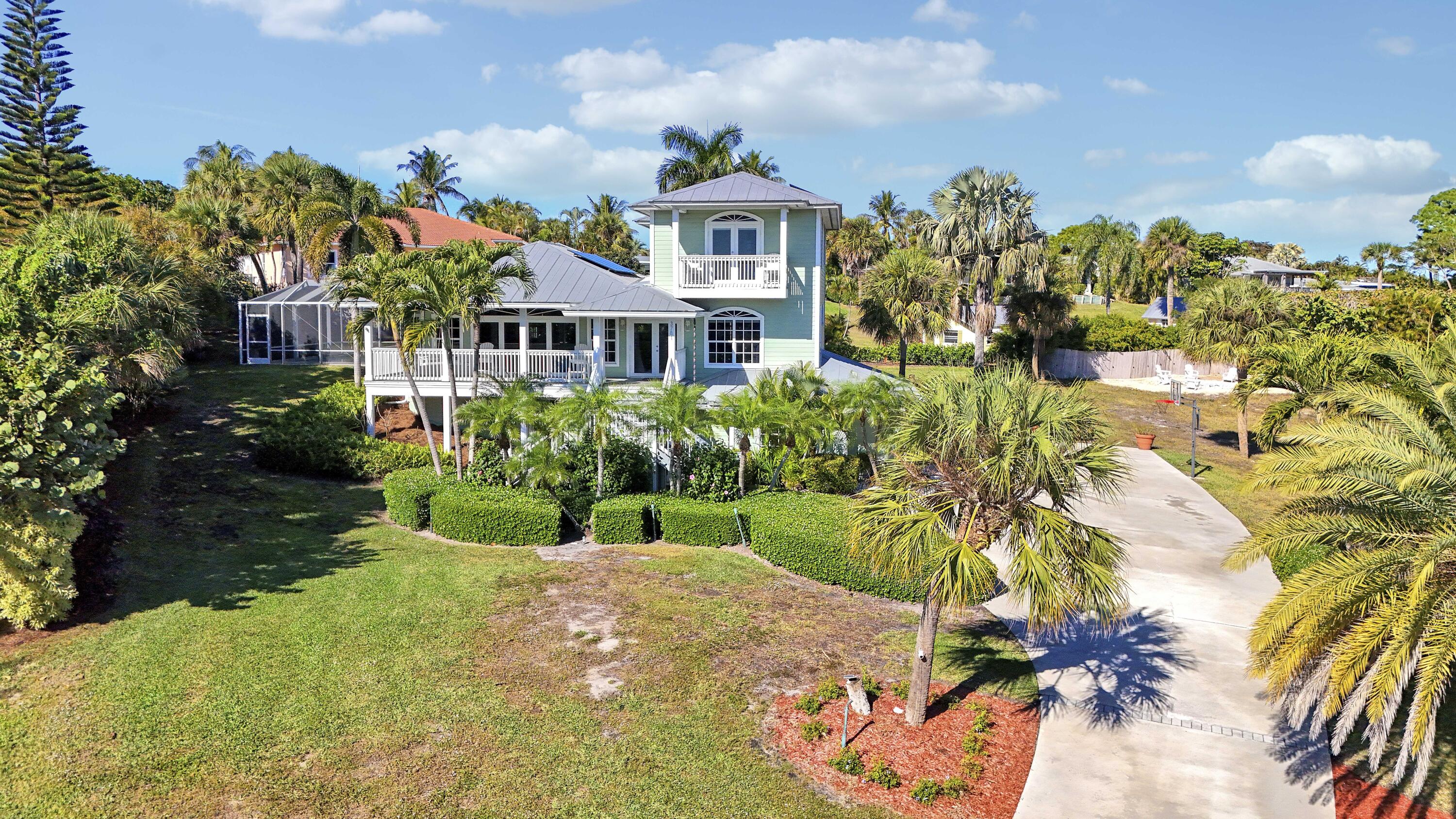 PINEAPPLE BLUFFS - Residential