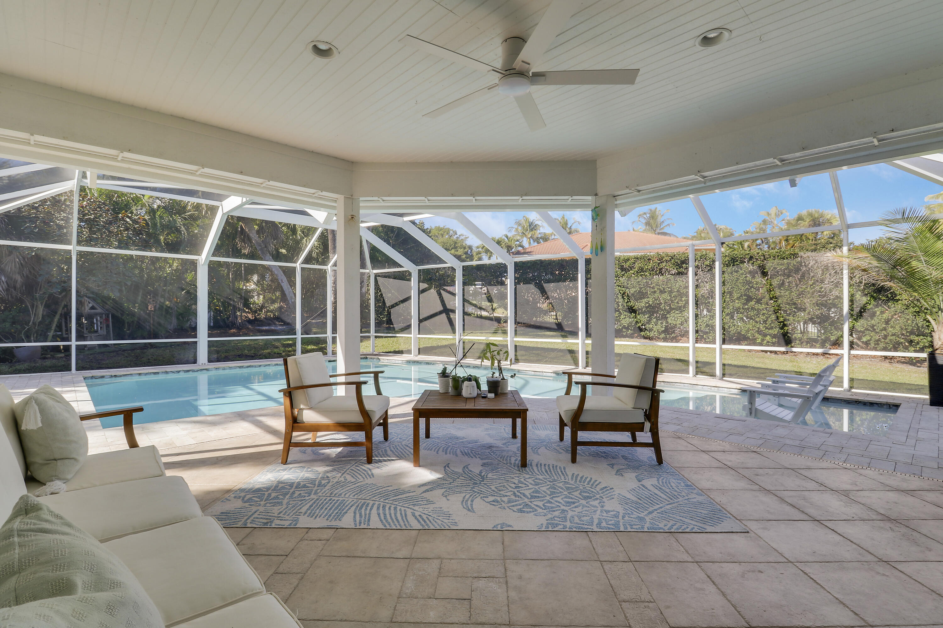 PINEAPPLE BLUFFS - Residential