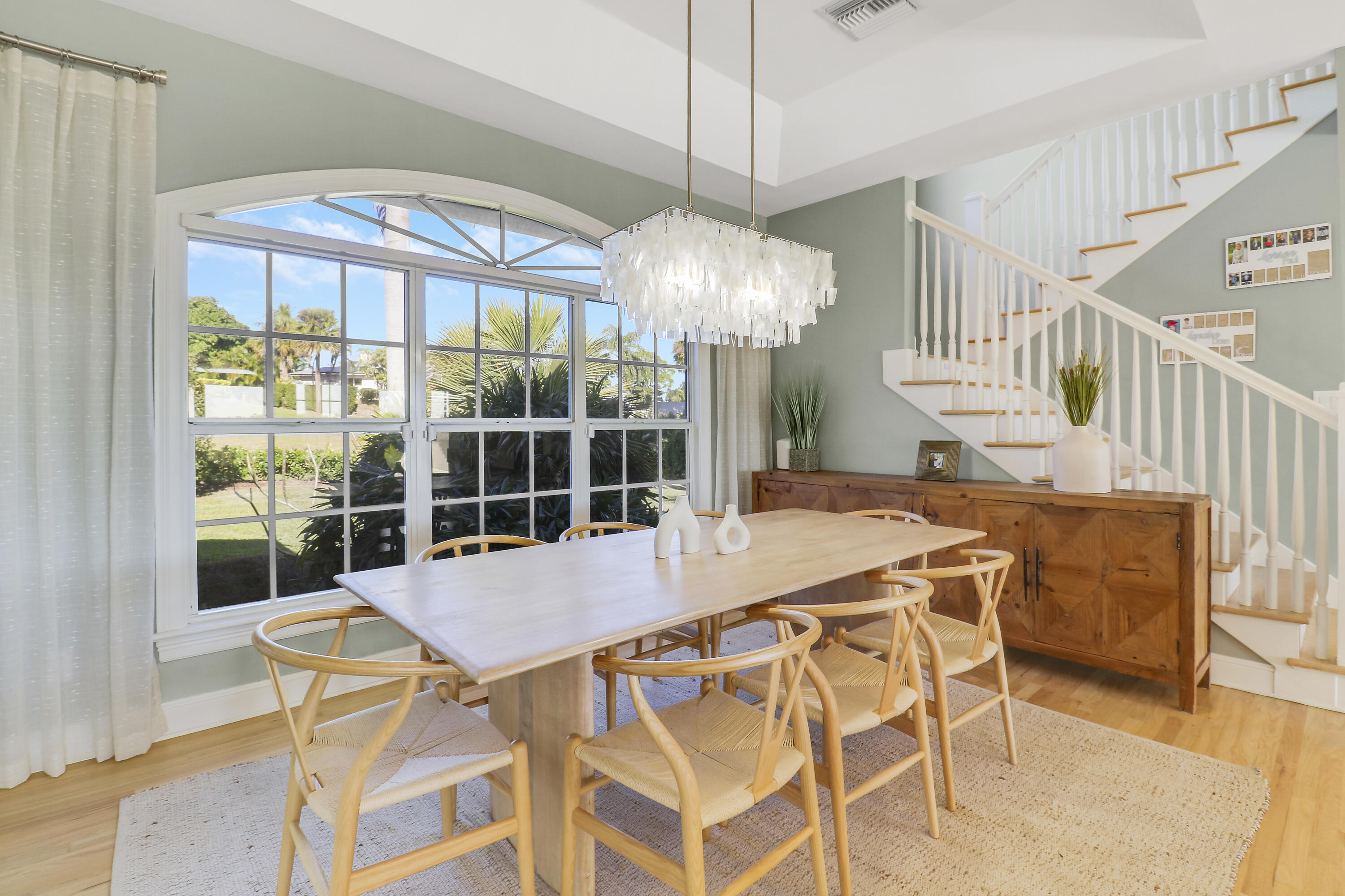 PINEAPPLE BLUFFS - Residential