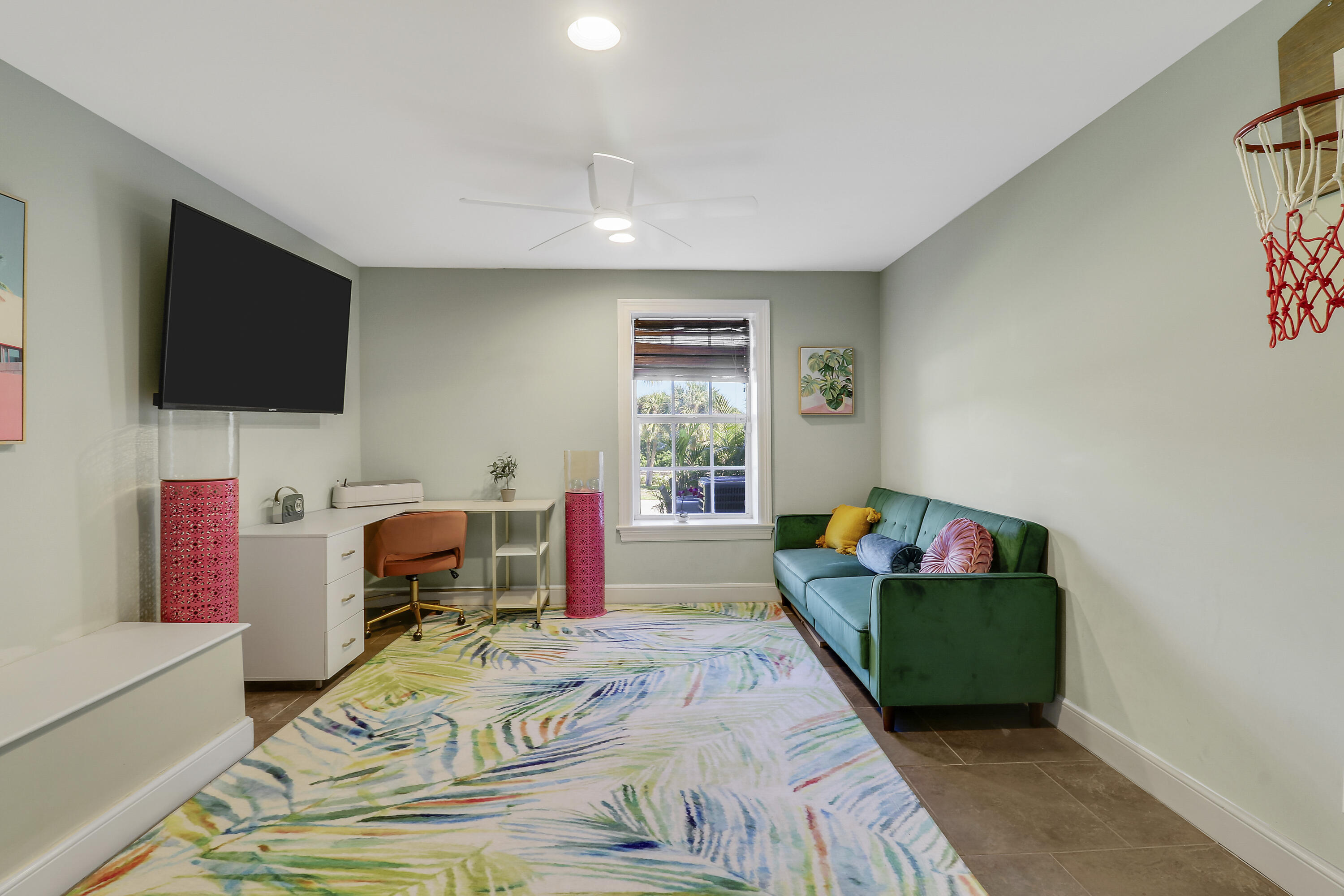 PINEAPPLE BLUFFS - Residential