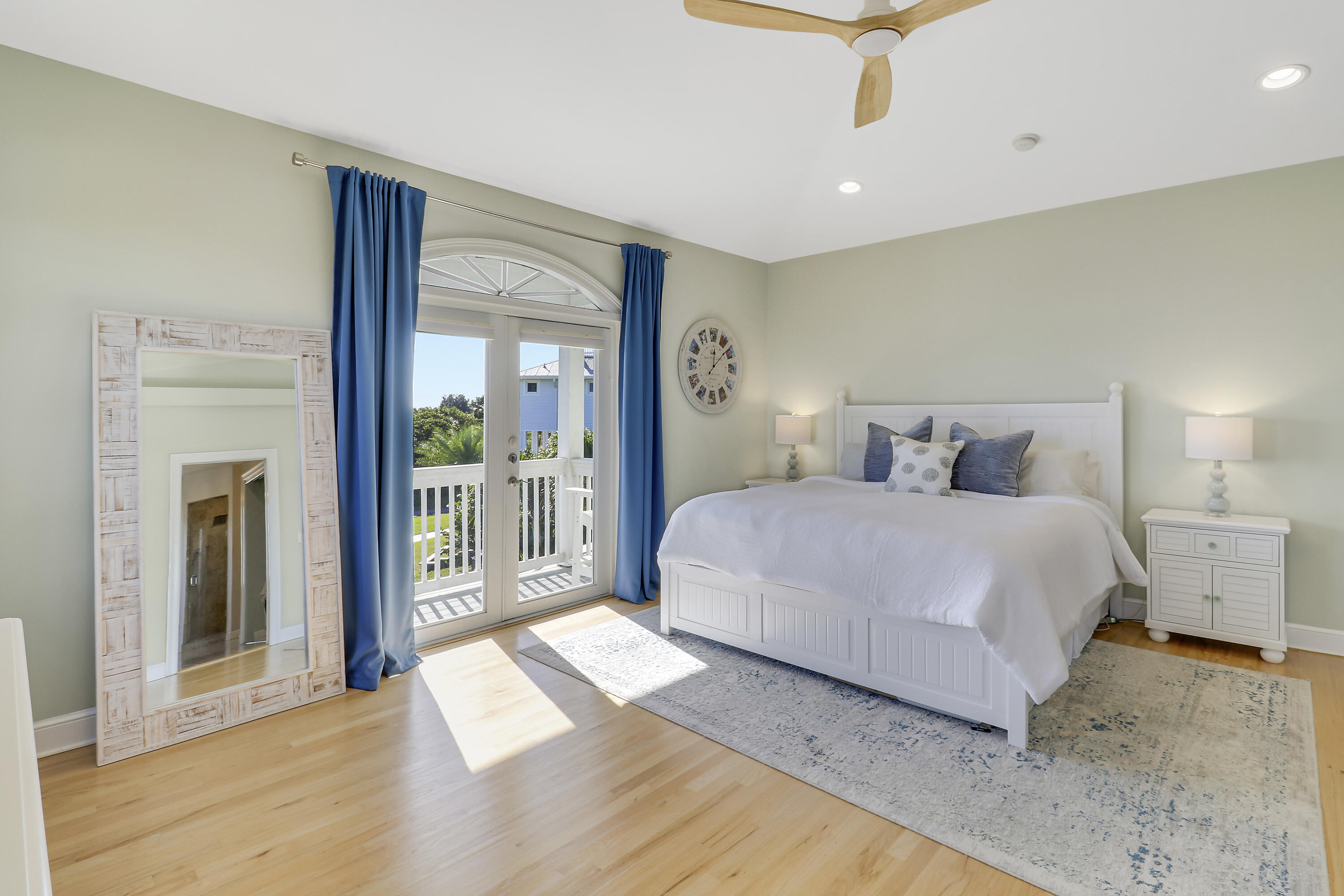 PINEAPPLE BLUFFS - Residential