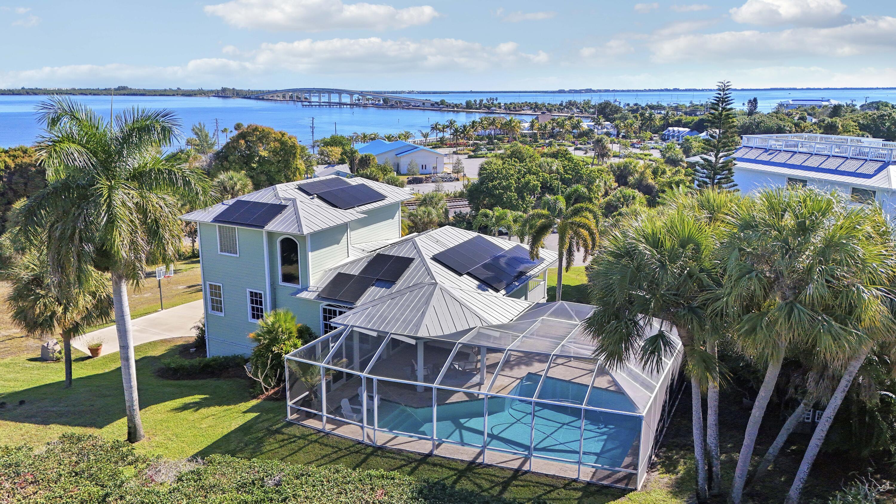 PINEAPPLE BLUFFS - Residential