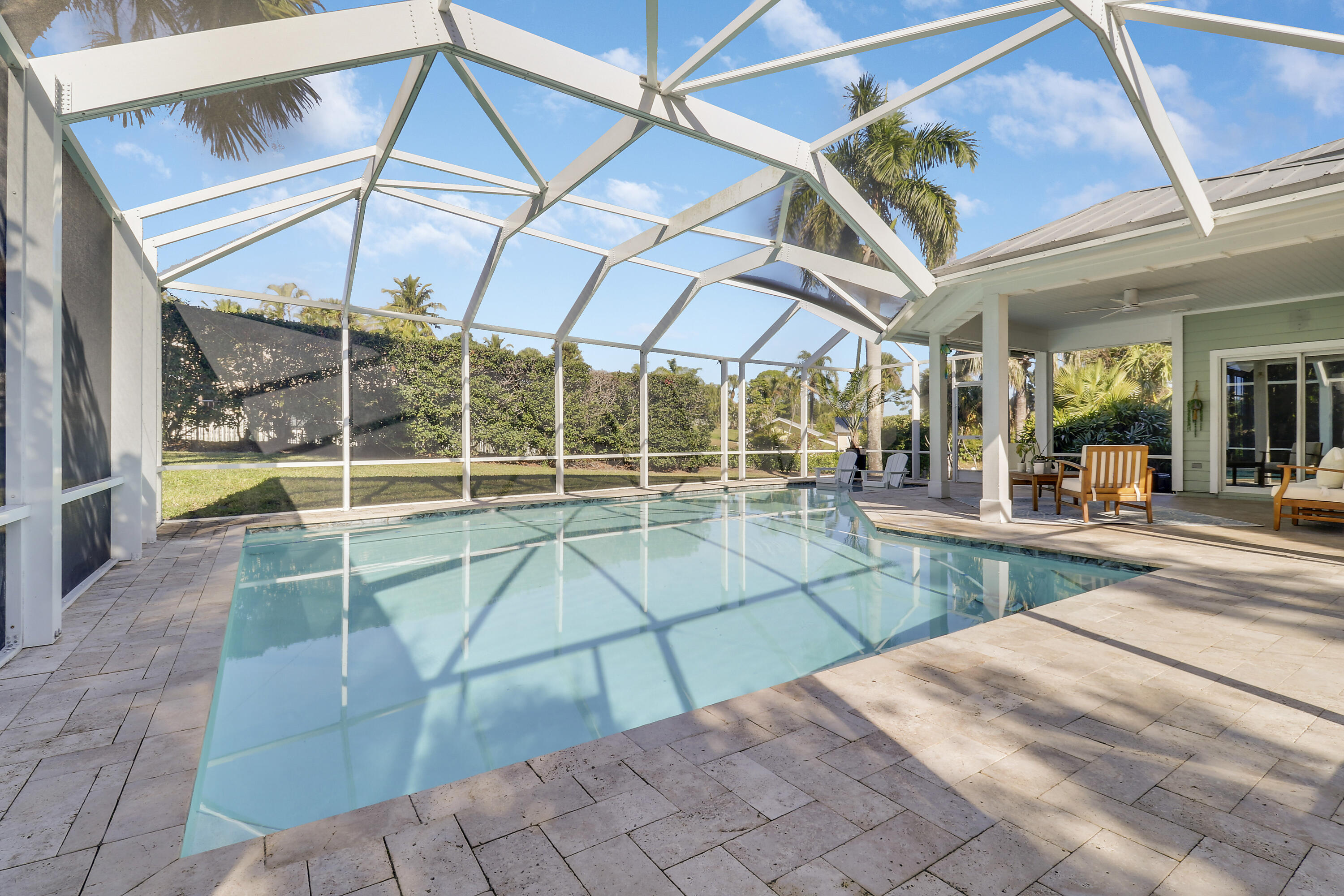 PINEAPPLE BLUFFS - Residential