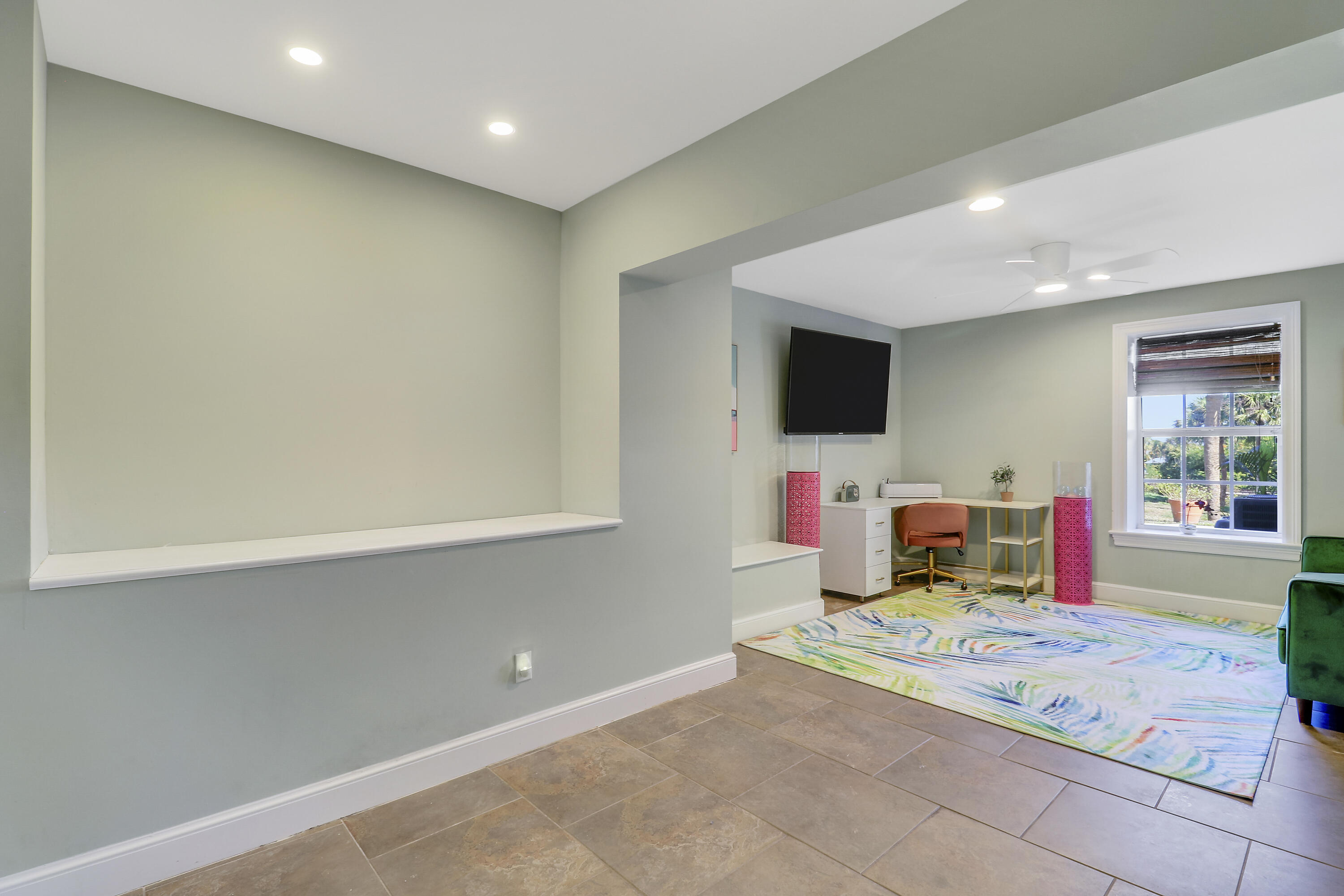 PINEAPPLE BLUFFS - Residential