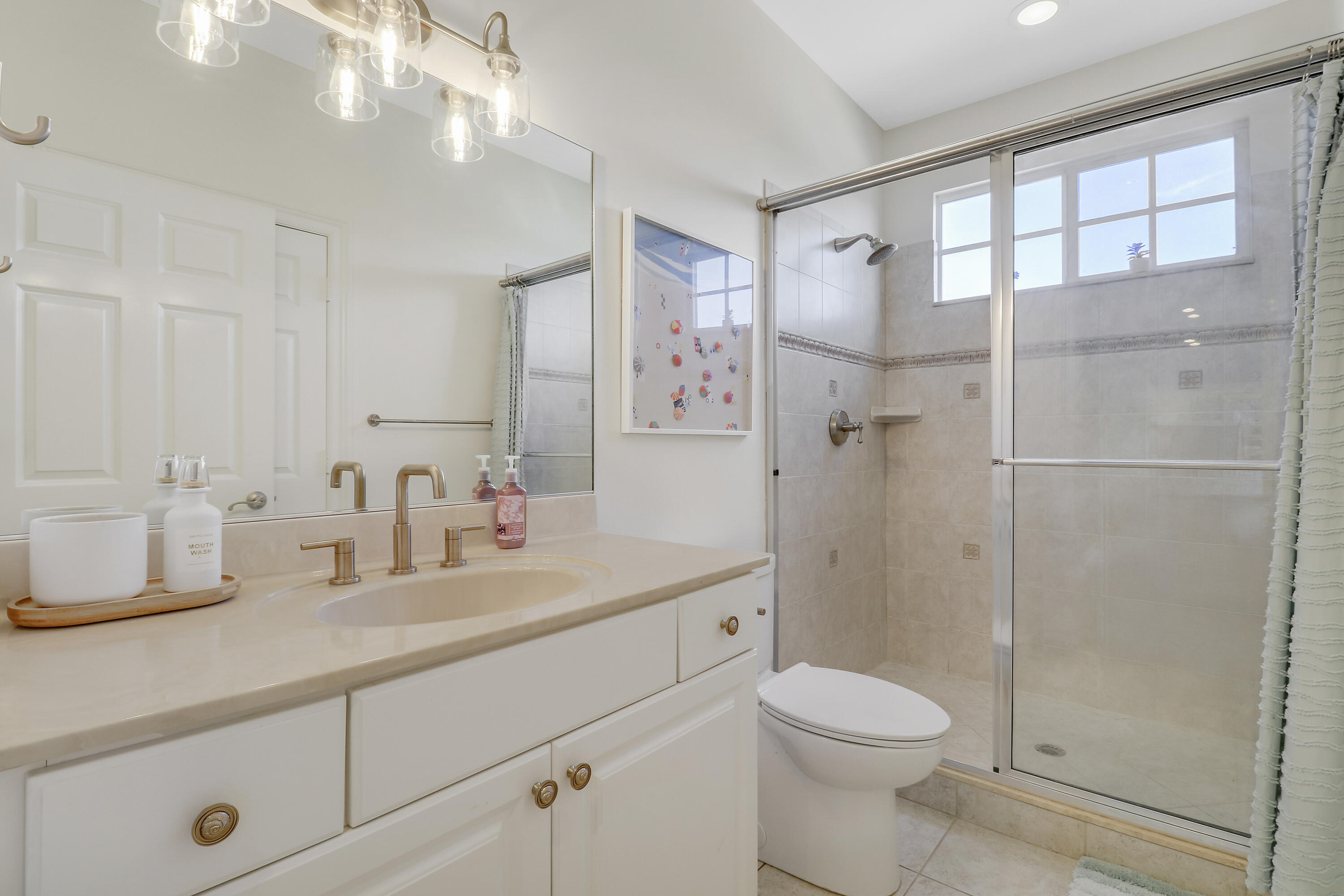 PINEAPPLE BLUFFS - Residential