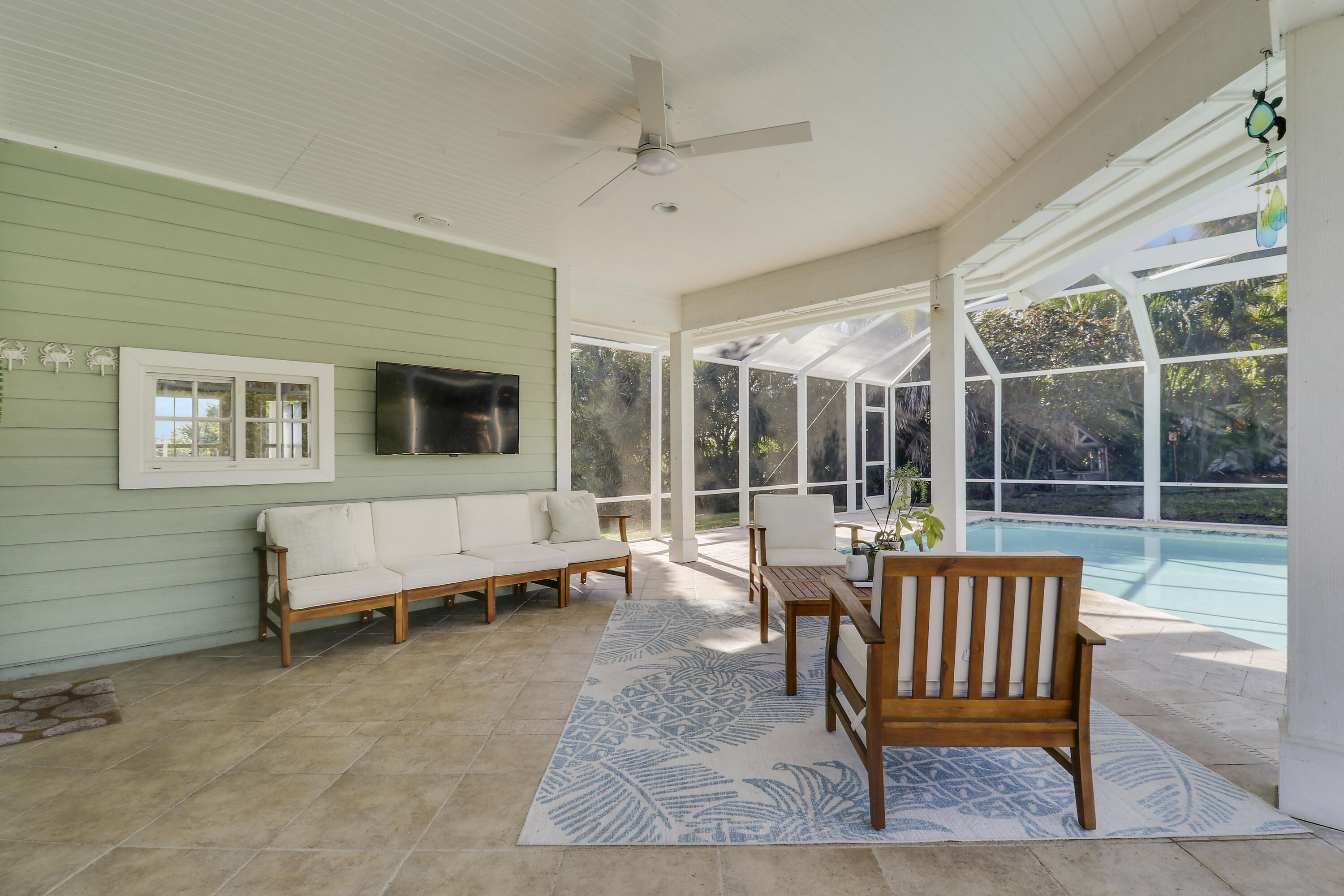 PINEAPPLE BLUFFS - Residential