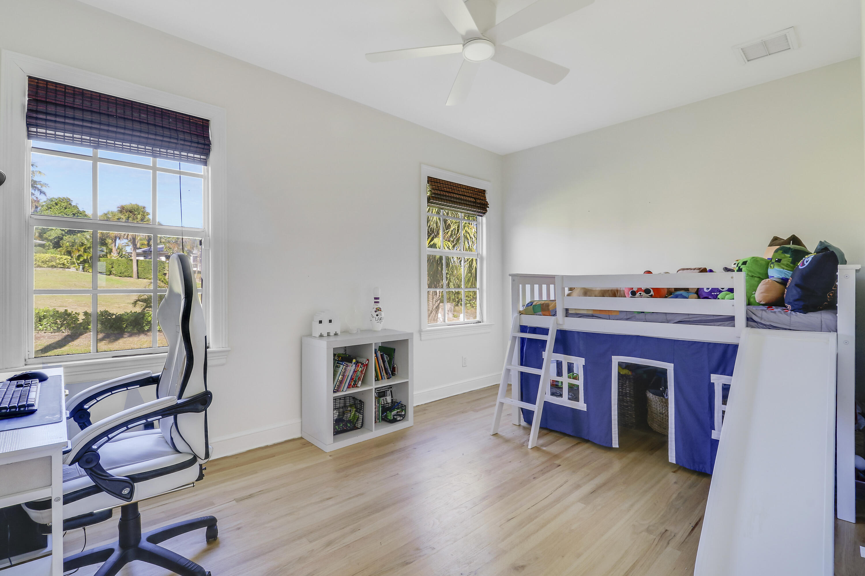 PINEAPPLE BLUFFS - Residential