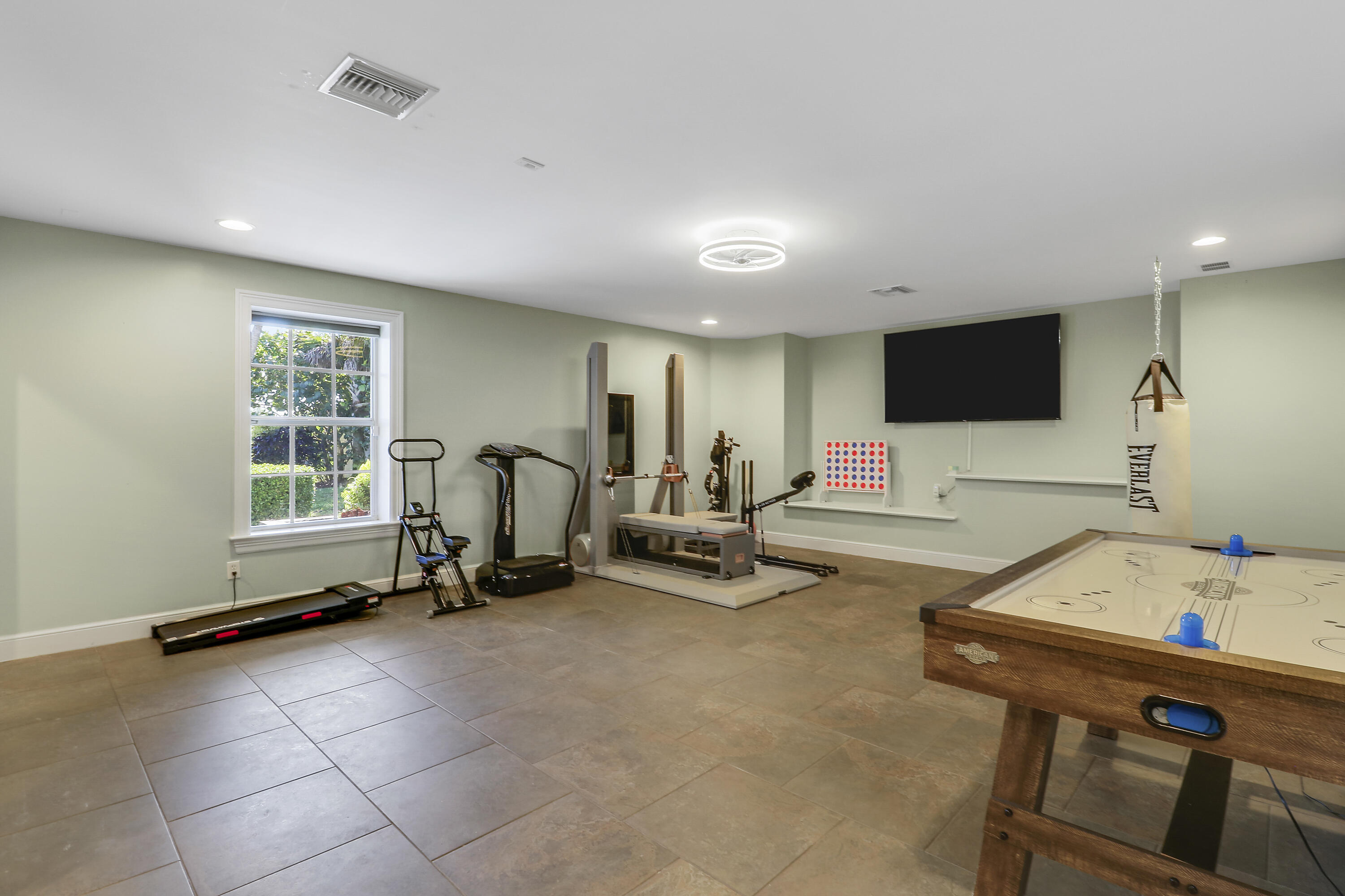 PINEAPPLE BLUFFS - Residential