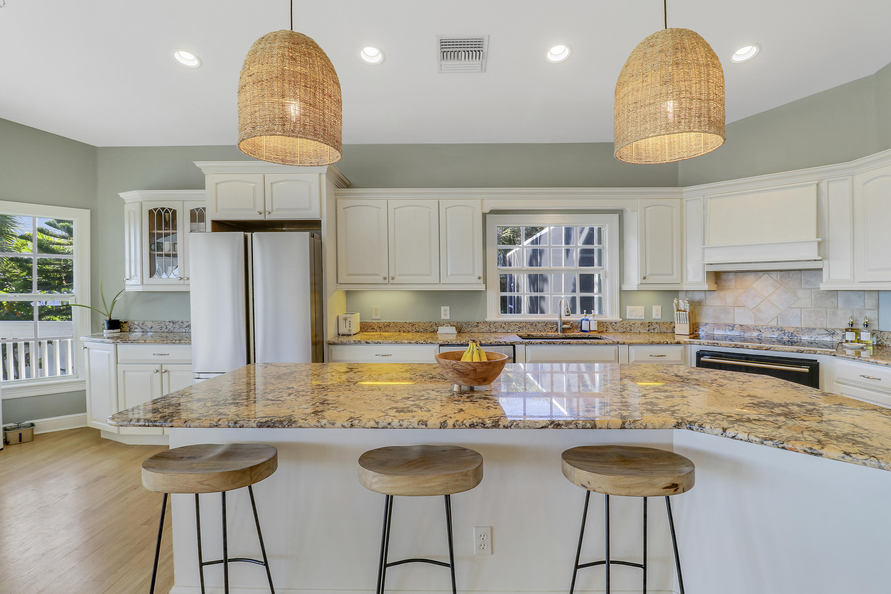 PINEAPPLE BLUFFS - Residential