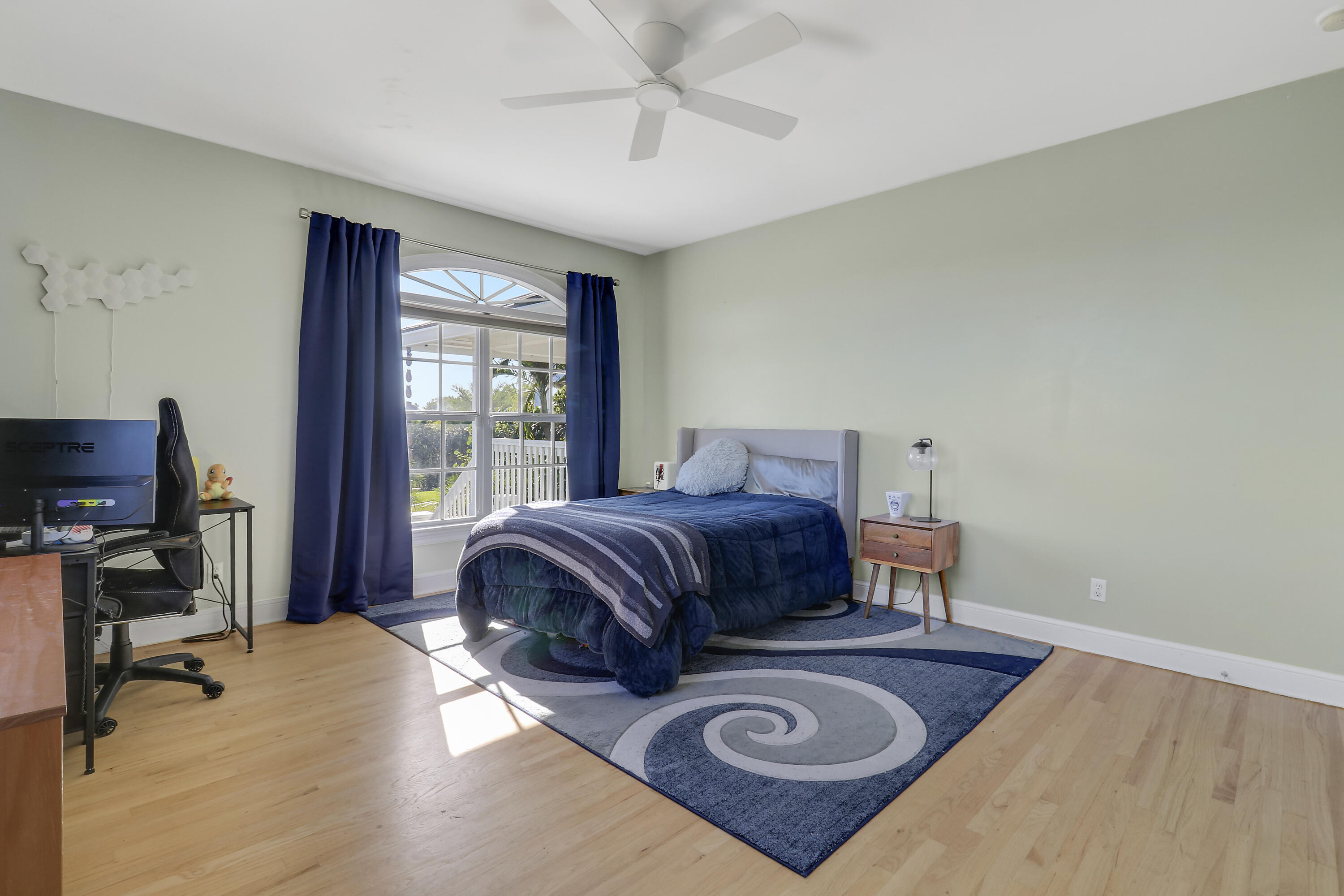 PINEAPPLE BLUFFS - Residential