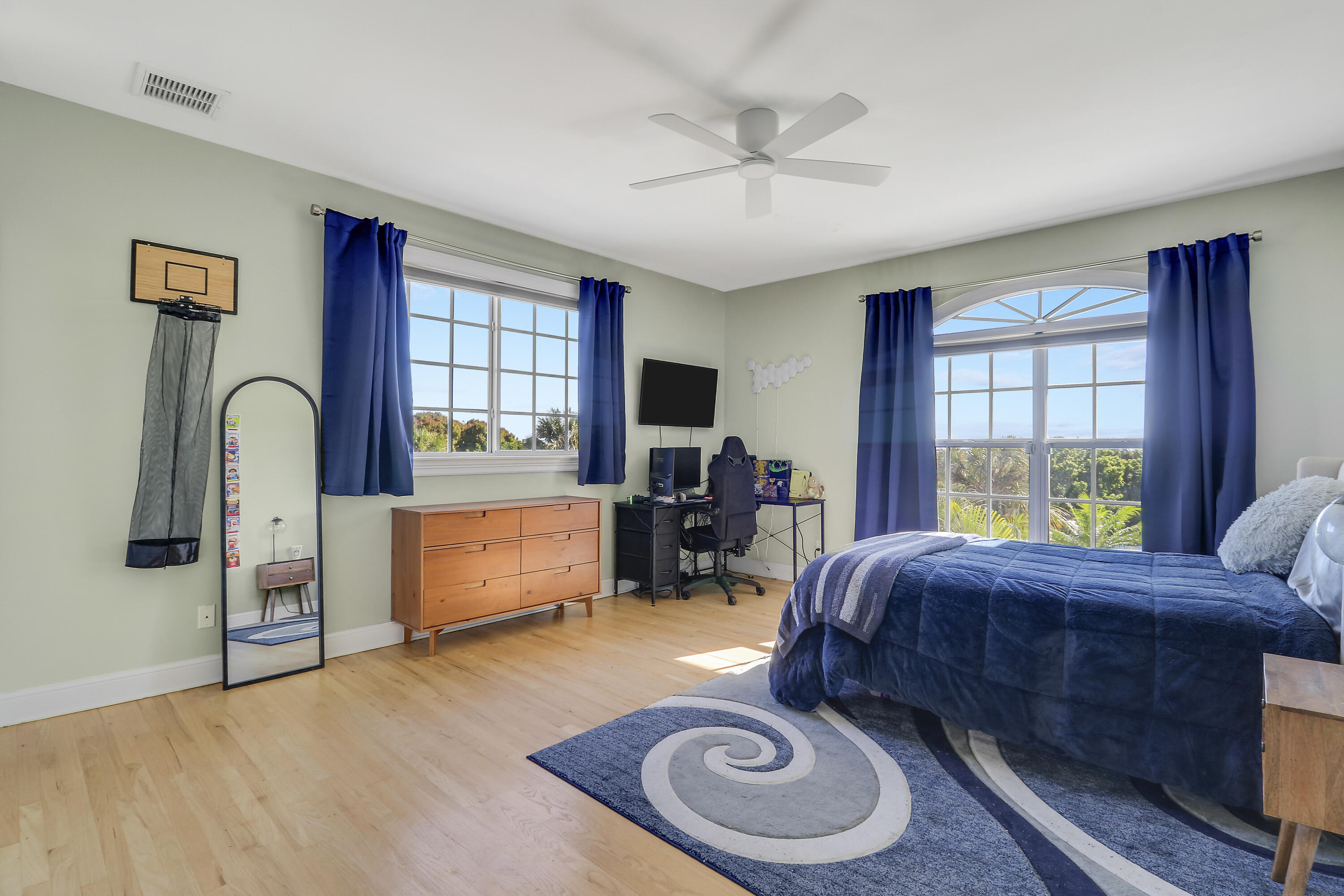 PINEAPPLE BLUFFS - Residential