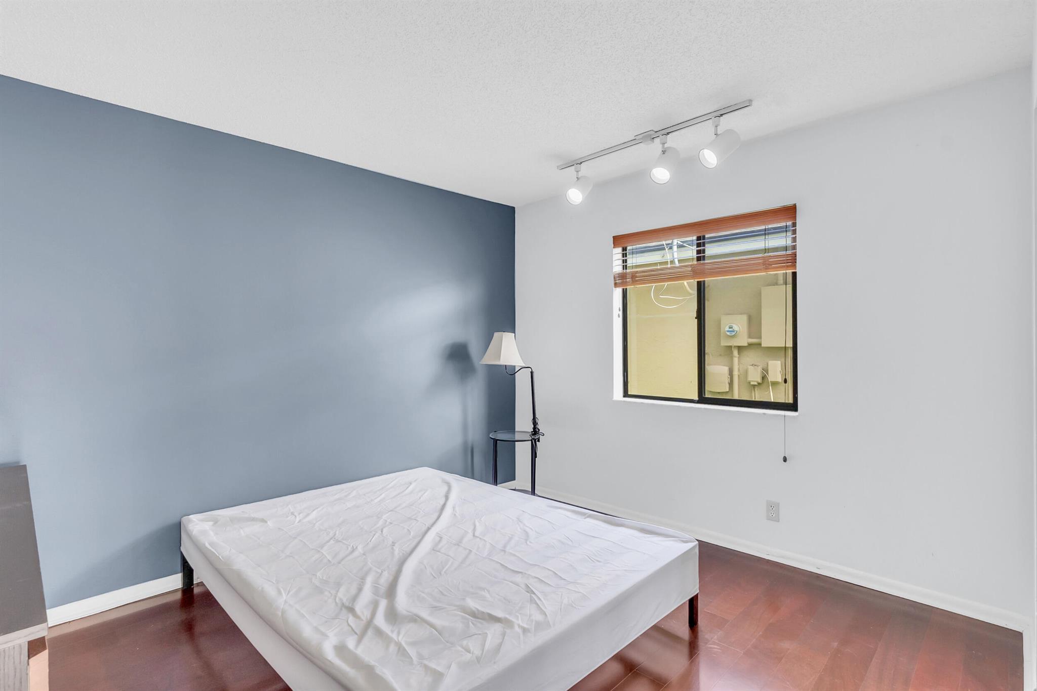 NOB HILL VILLAGE - Residential