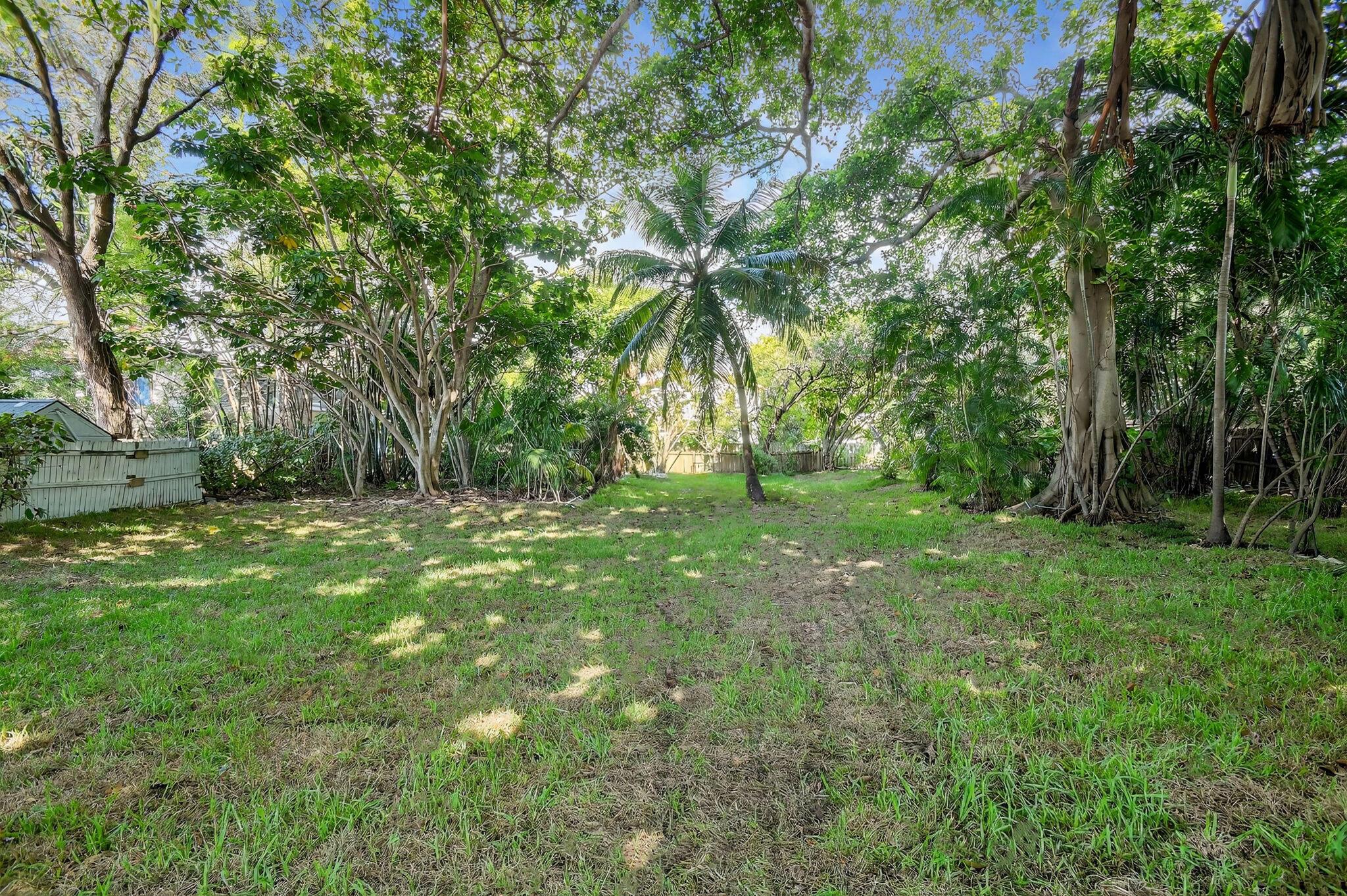 View photos, virtual tours, details... 523 S M 1 Street 1