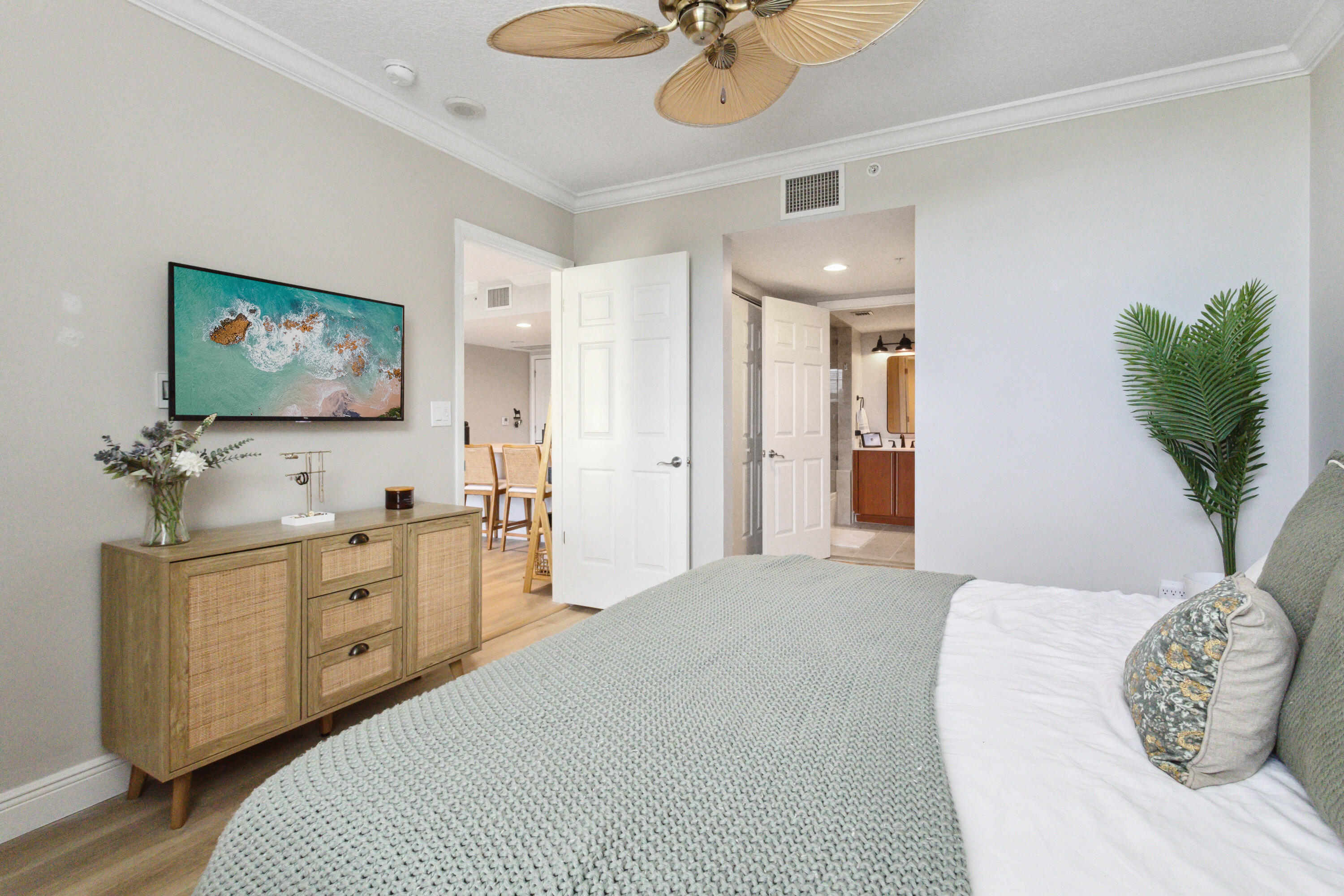 610 CLEMATIS CONDO - Residential Lease