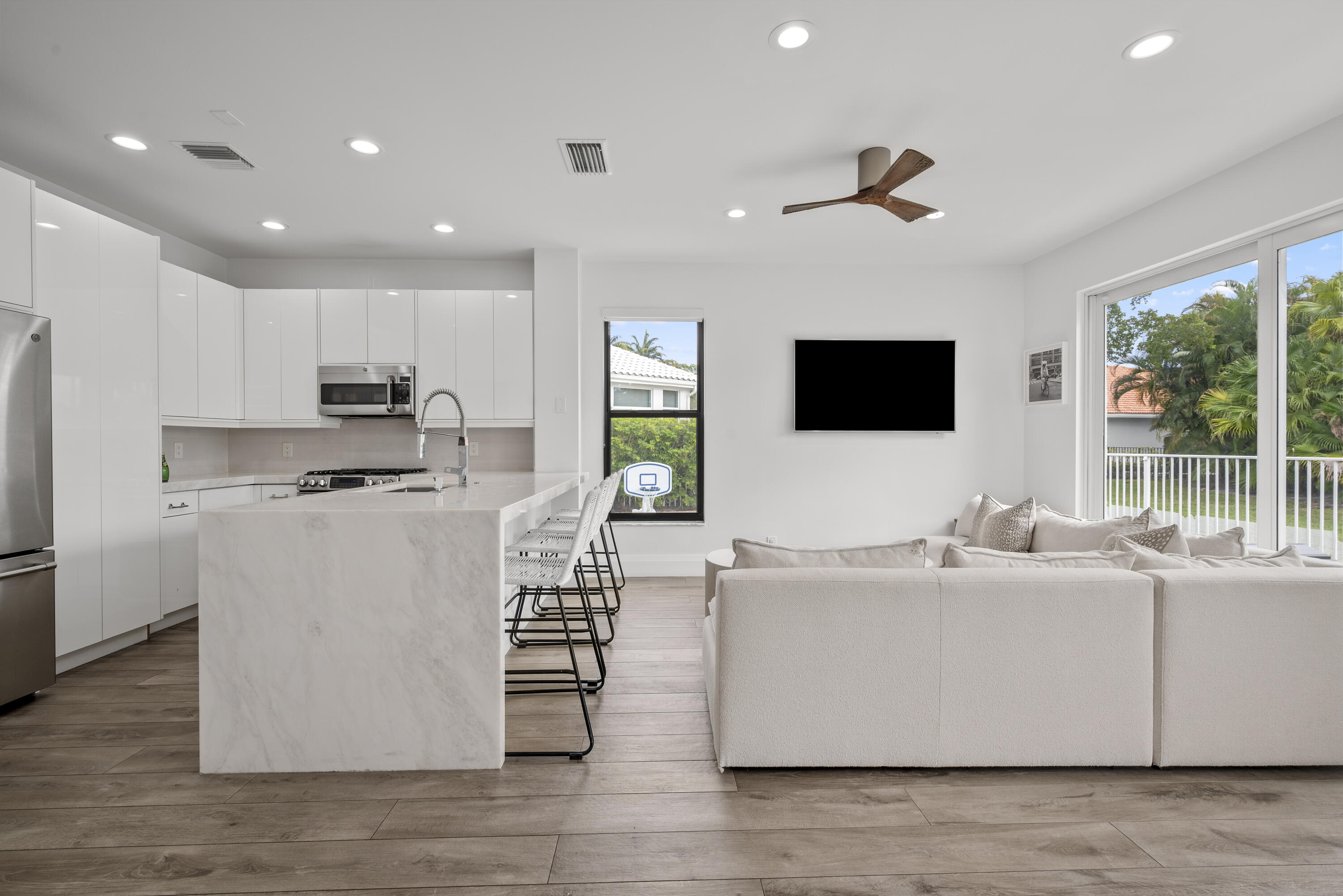 VICTORIA ISLES - Residential