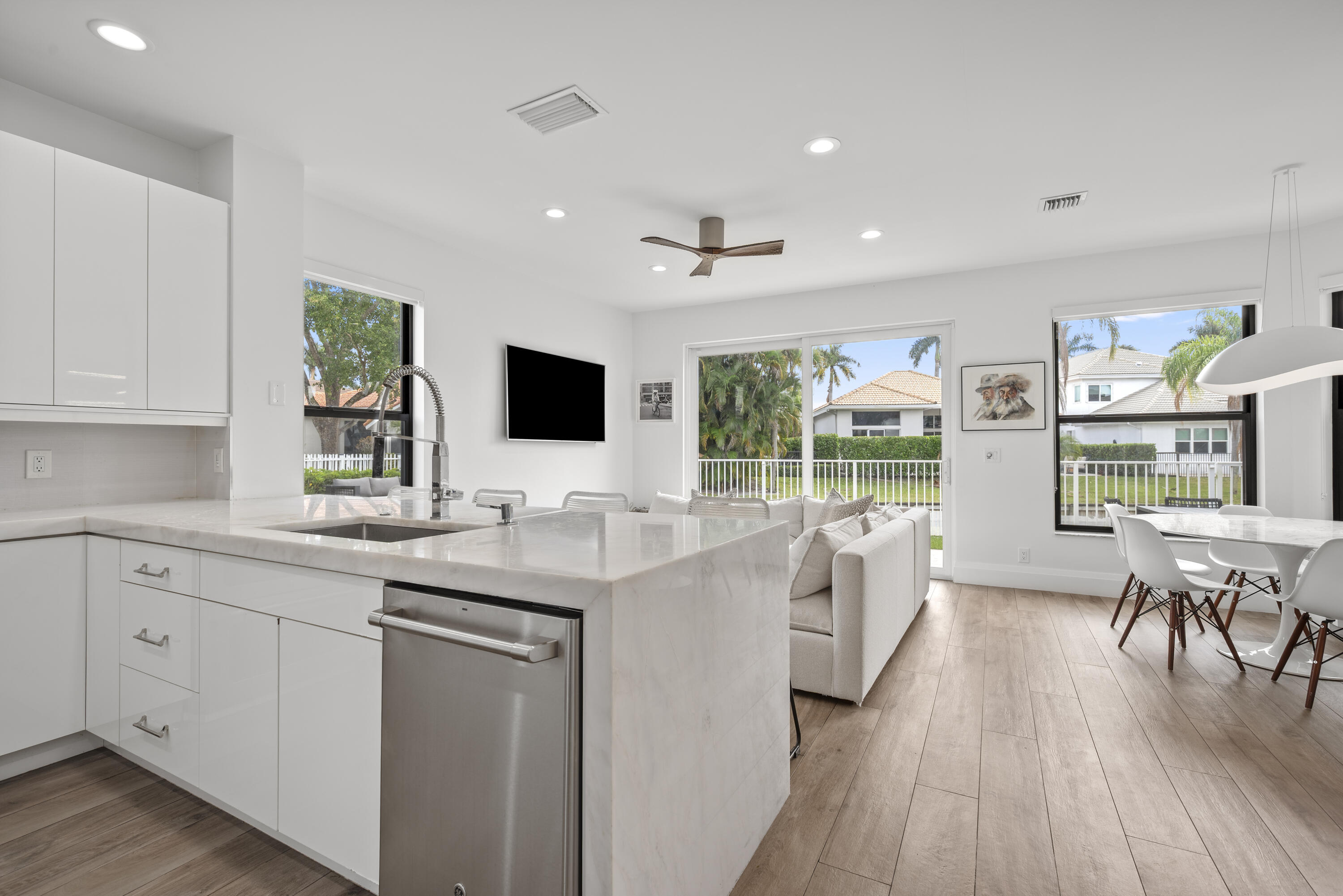 VICTORIA ISLES - Residential