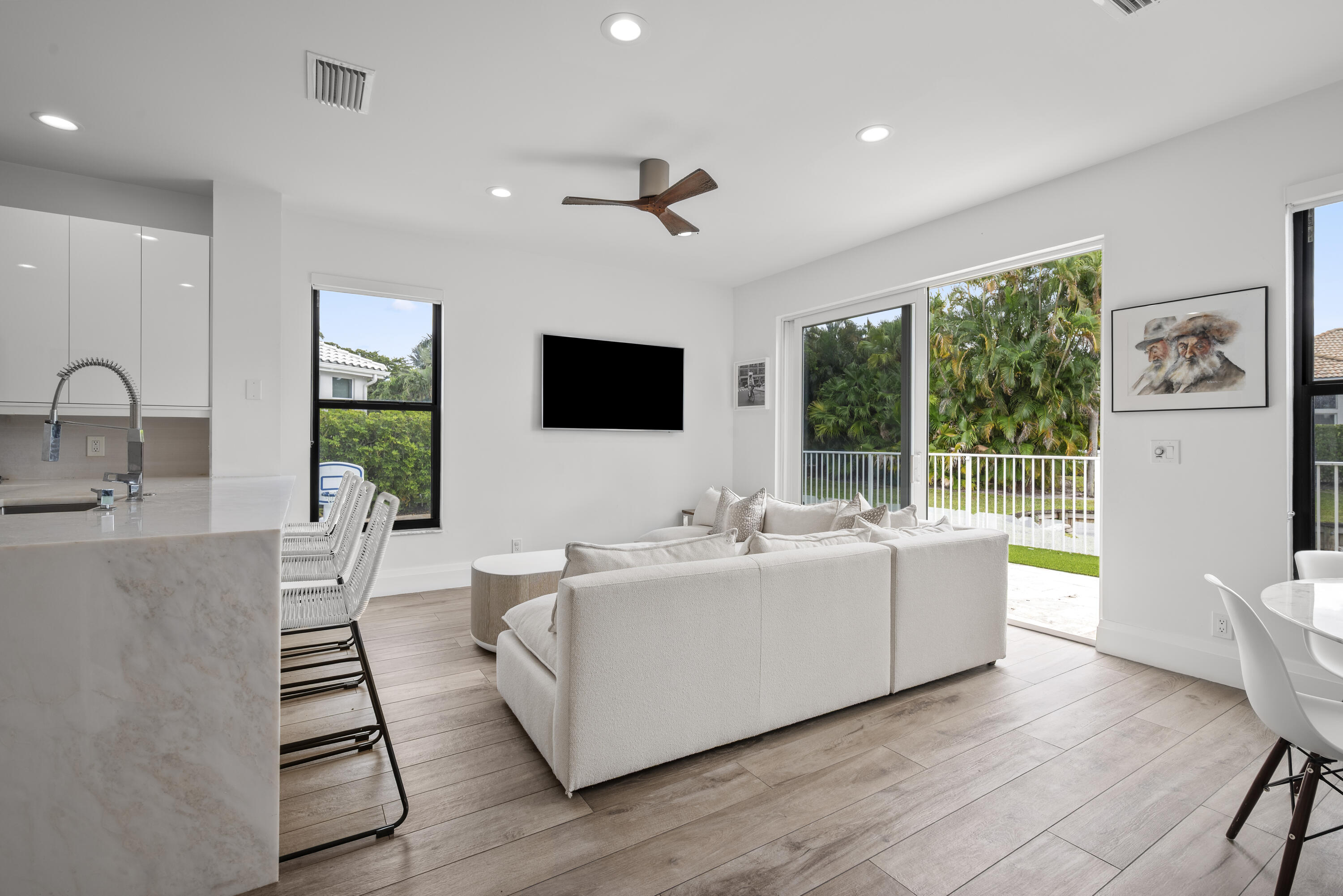 VICTORIA ISLES - Residential