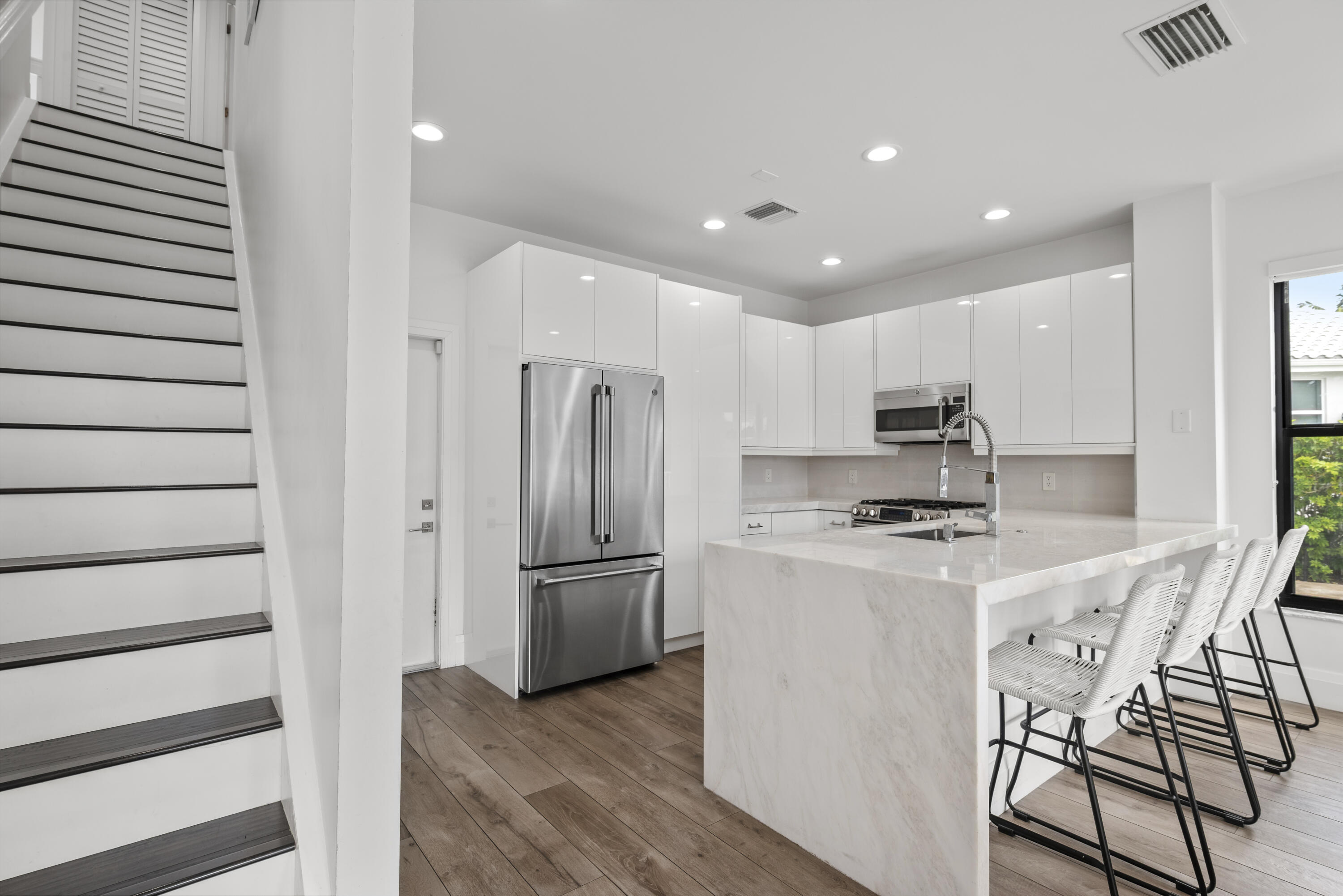 VICTORIA ISLES - Residential