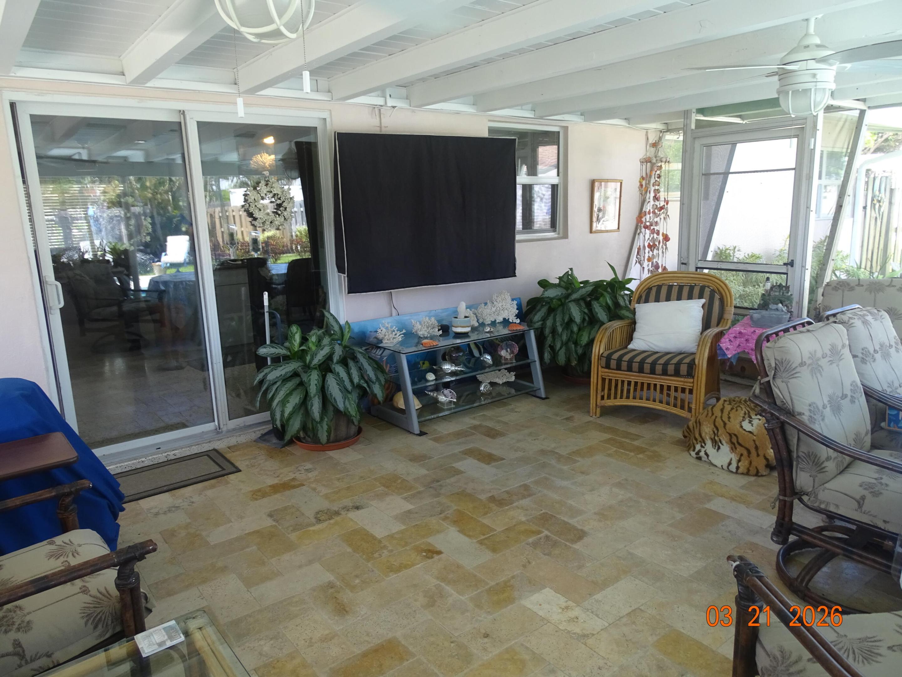 UNIVERSITY GARDENS - Residential