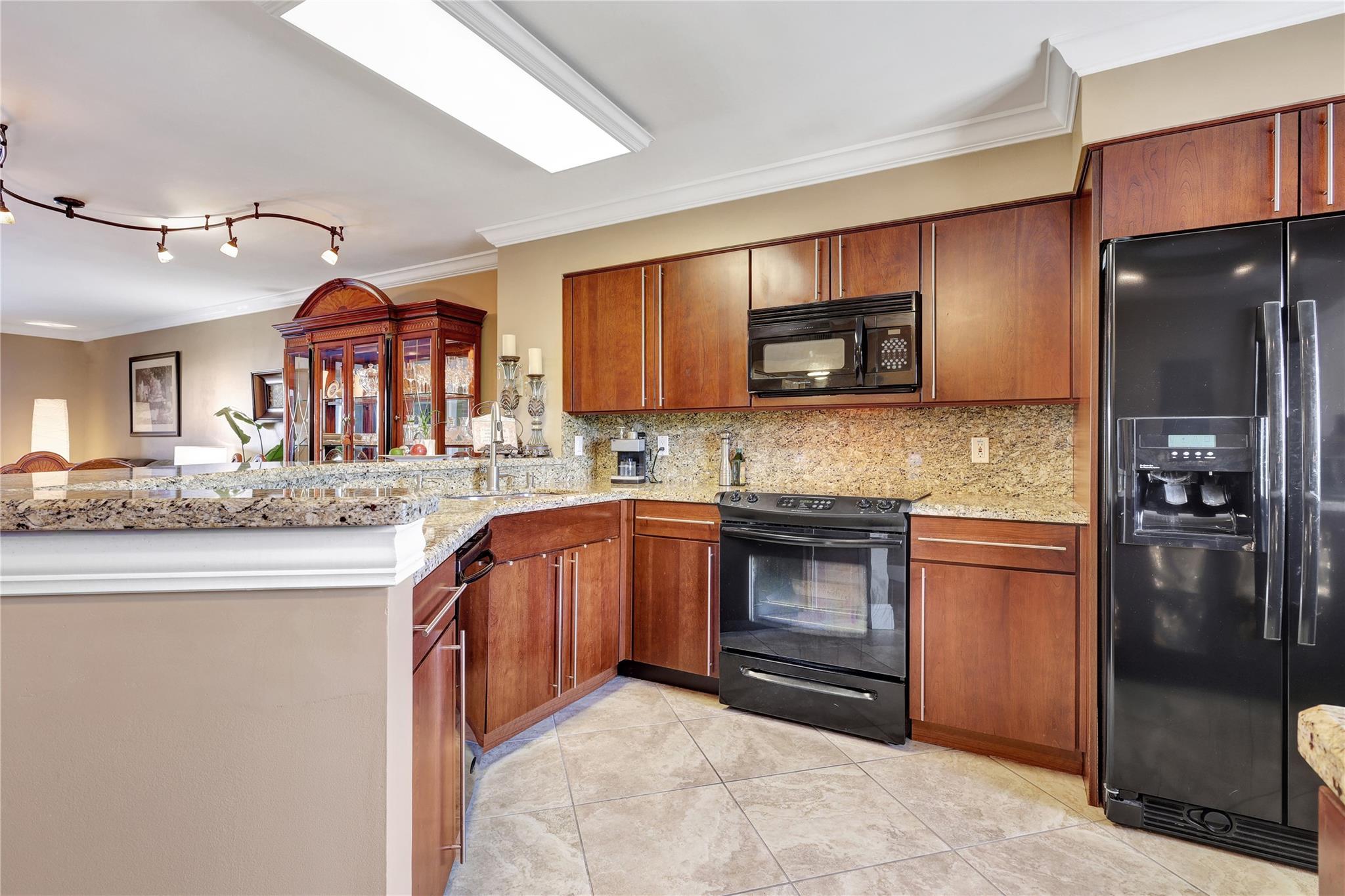 2232 N CYPRESS BEND 407