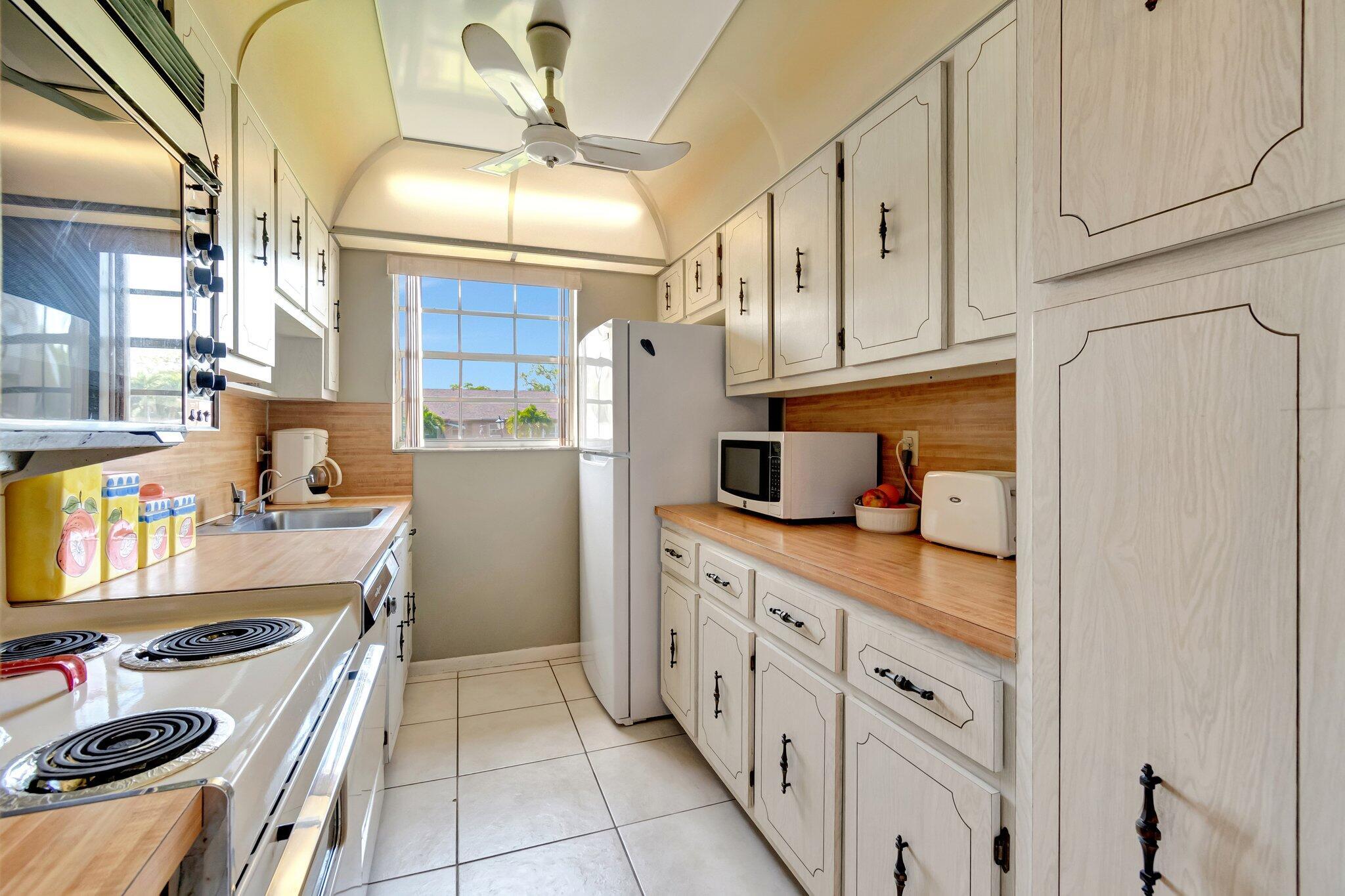 HIGH POINT OF DELRAY SEC 6 CONDO - Residential