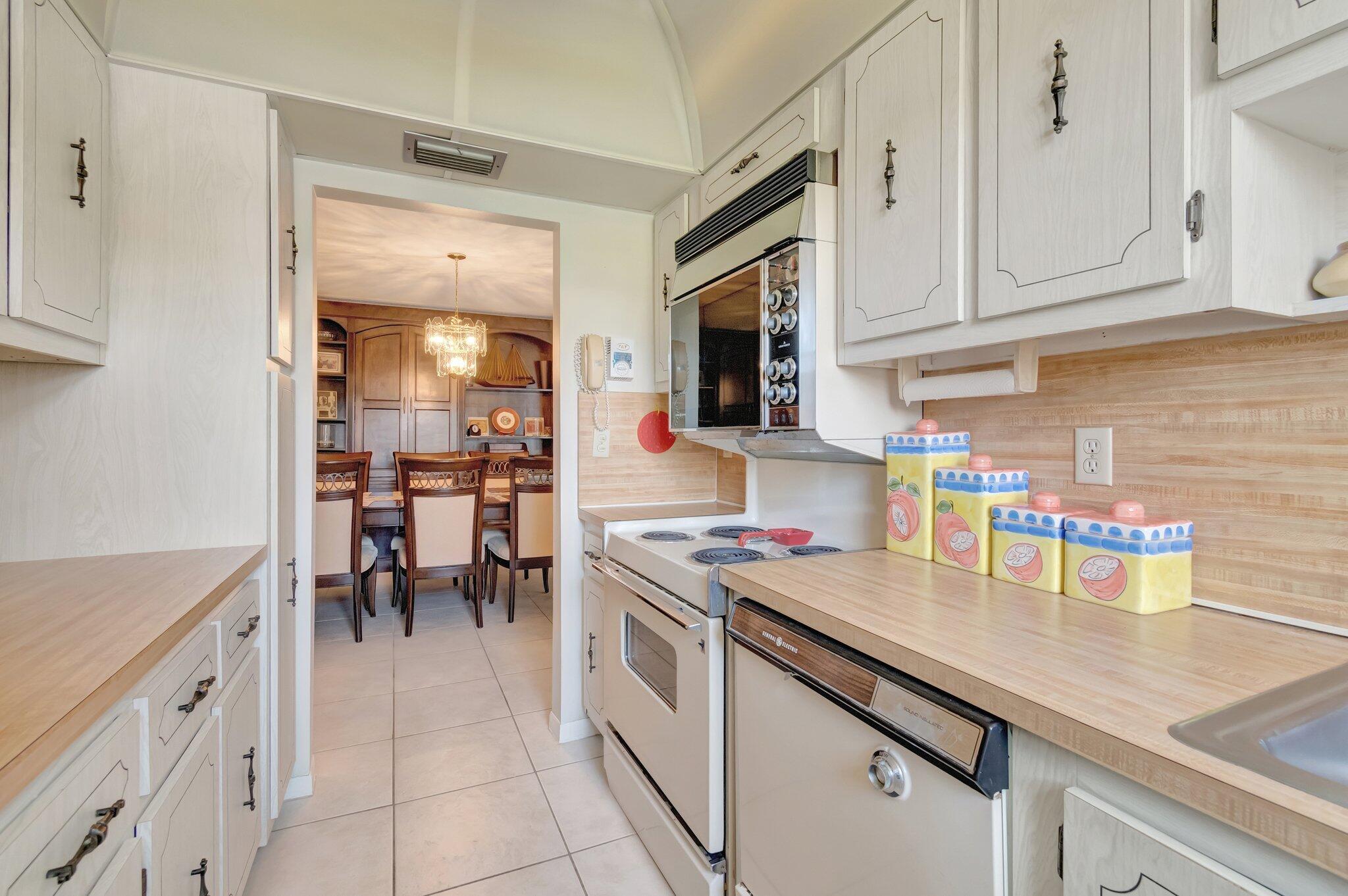 HIGH POINT OF DELRAY SEC 6 CONDO - Residential