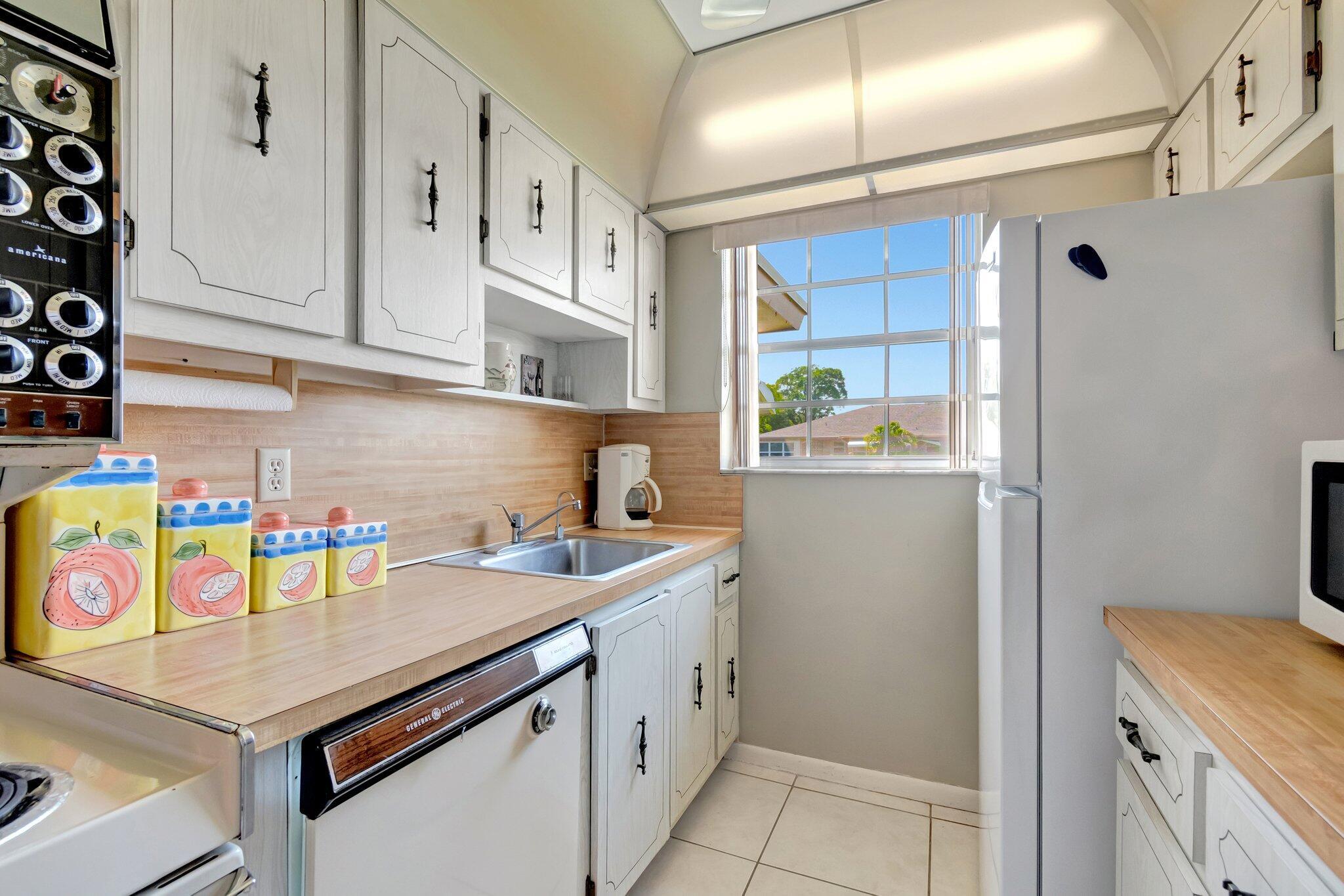 HIGH POINT OF DELRAY SEC 6 CONDO - Residential