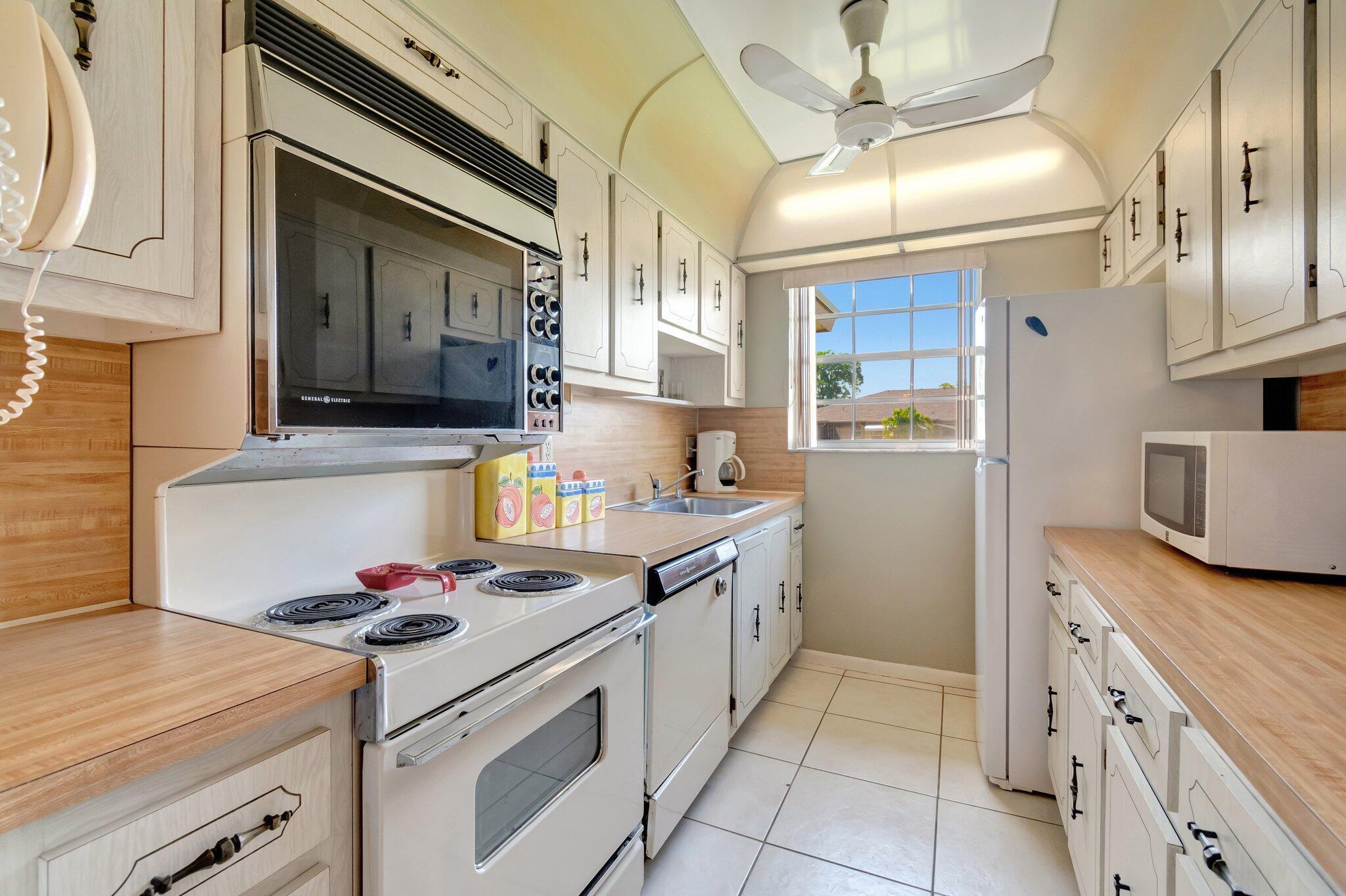 HIGH POINT OF DELRAY SEC 6 CONDO - Residential