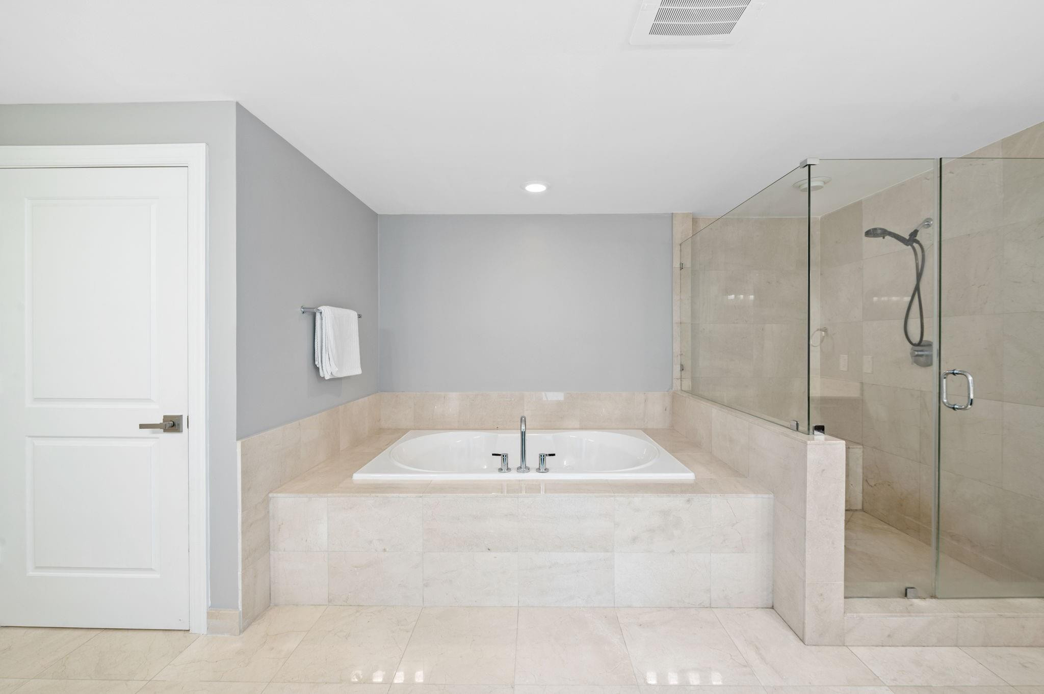 LANDINGS AT LAS OLAS - Residential