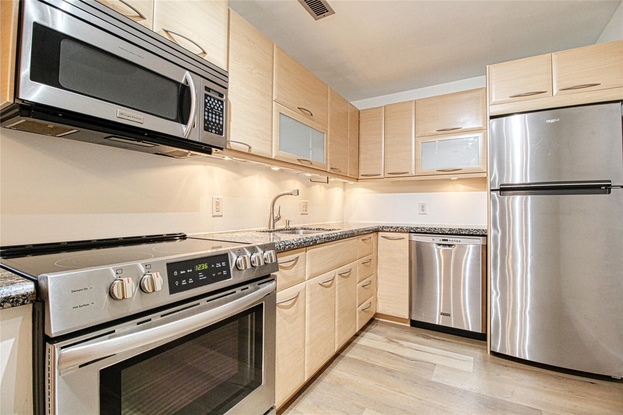 6409 Bay Club Dr 3