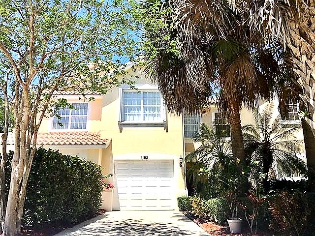 PINEWOOD LAKE - Residential