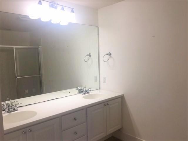 PINEWOOD LAKE - Residential