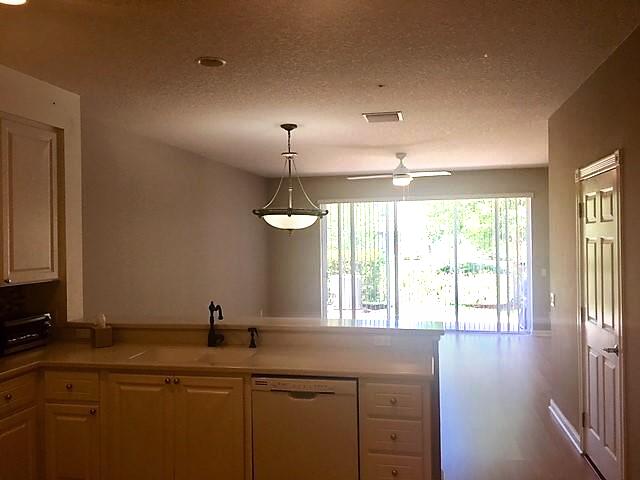 PINEWOOD LAKE - Residential