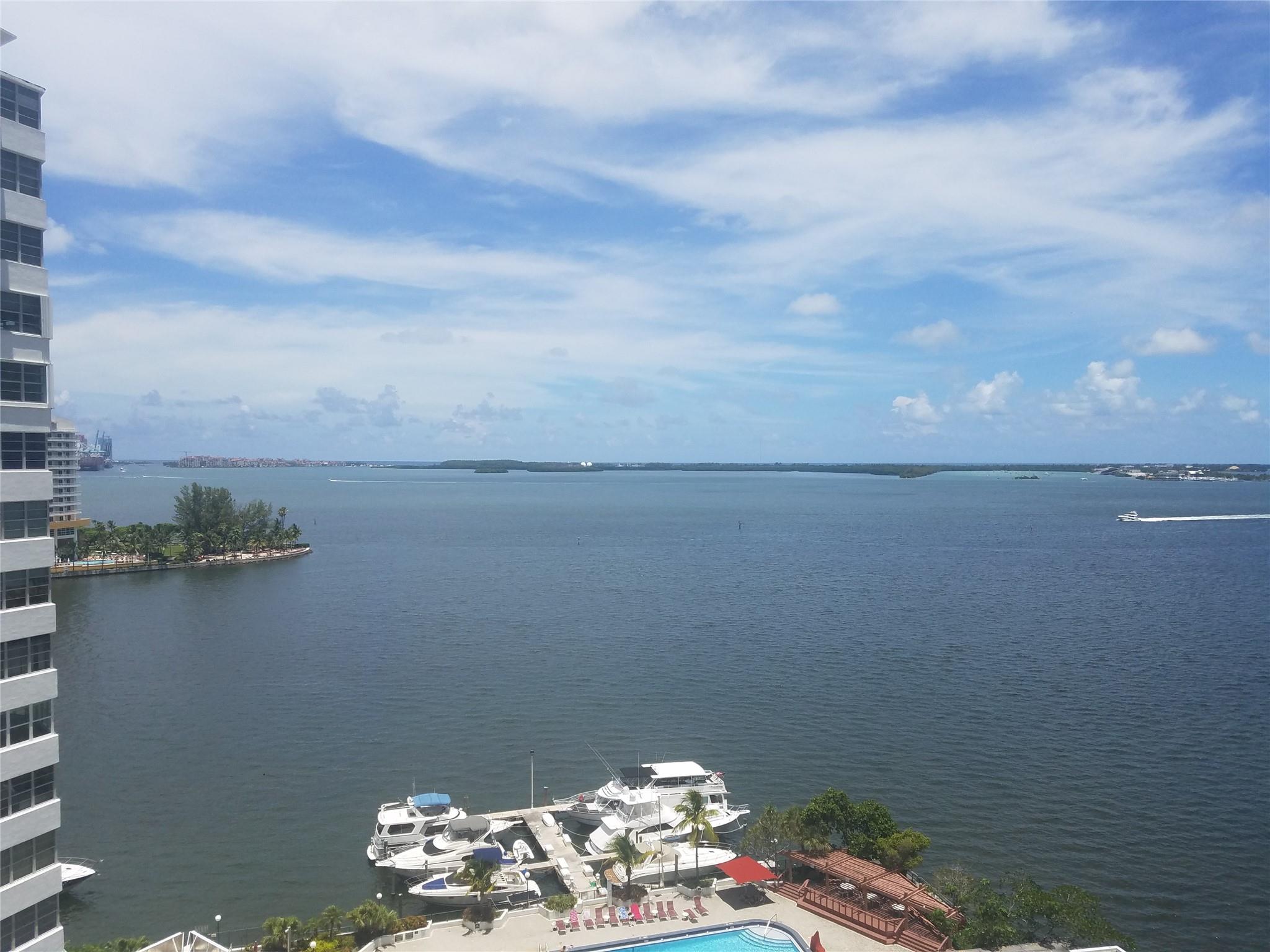 Amazing apartment at The Four Ambassadors !!!! Enjoy the Brickell lifestyle in this nice & spacious 2
BD/2 BR unit. Enjoy the convenience of utilities ( Electricity and Water) included in the rent! One covered parking space. Great amenities, including two swimming pools, gym and breathtaking views of Biscayne Bay's sunrises and sunsets. Live life to the fullest with world-class restaurants, shops, and exercise routes at your doorstep. Experience the best of Brickell living at The Four Ambassadors! Easy to show.